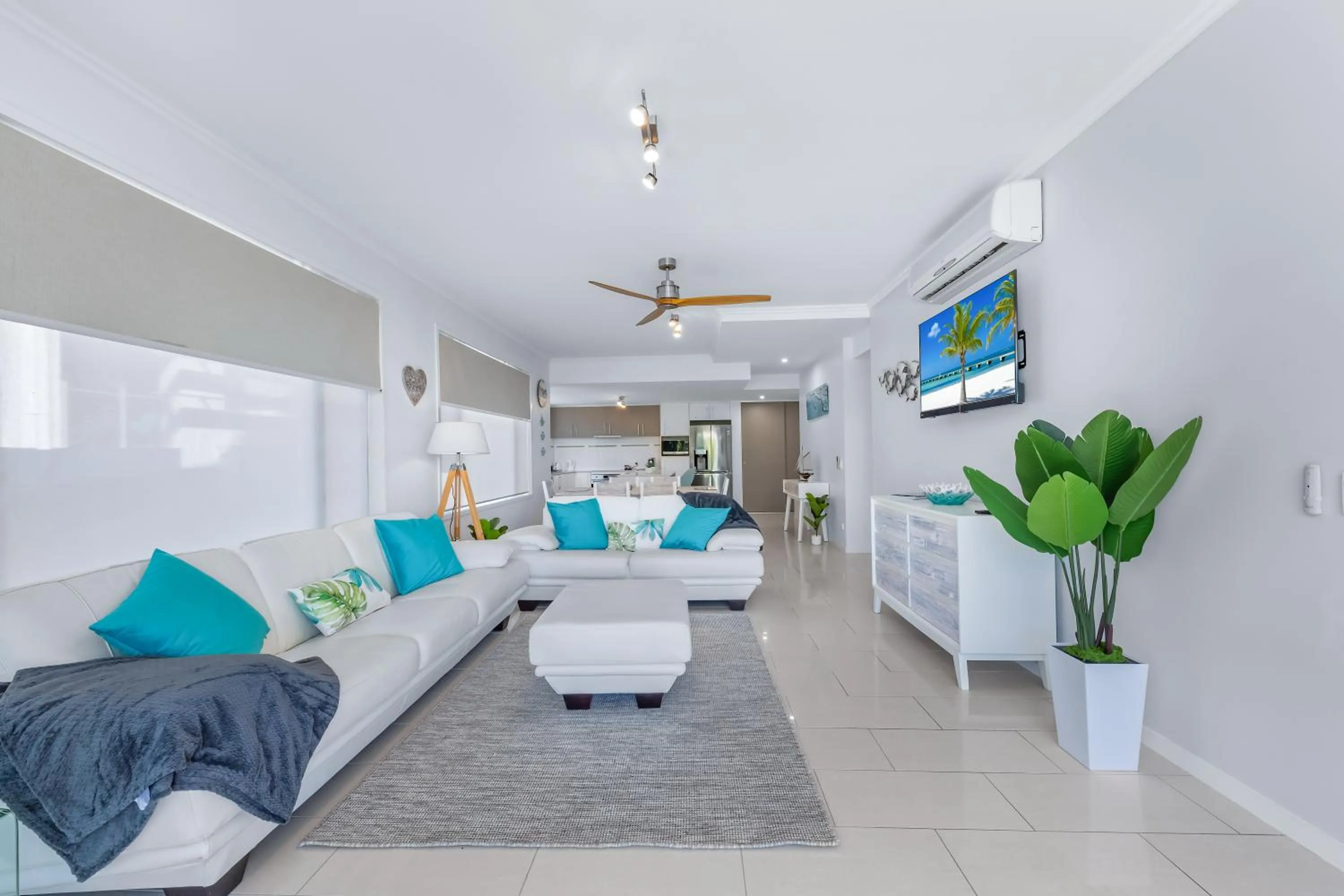 Living room in Airlie Summit Apartments