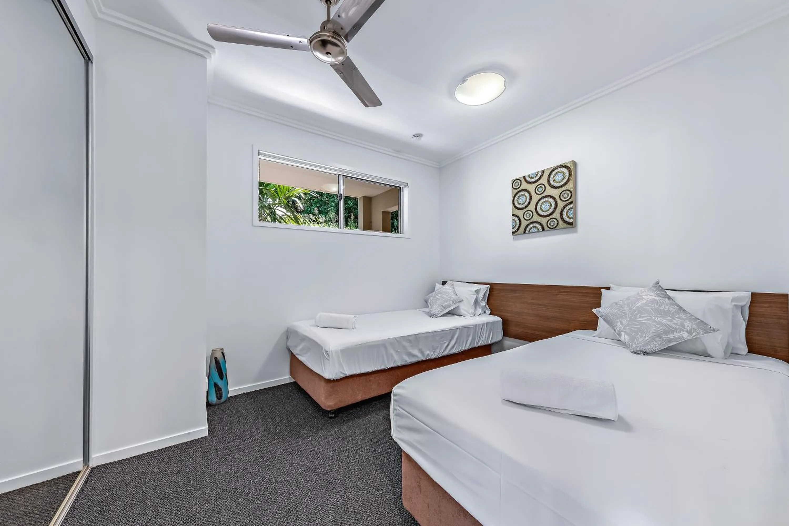 Bed in Airlie Summit Apartments