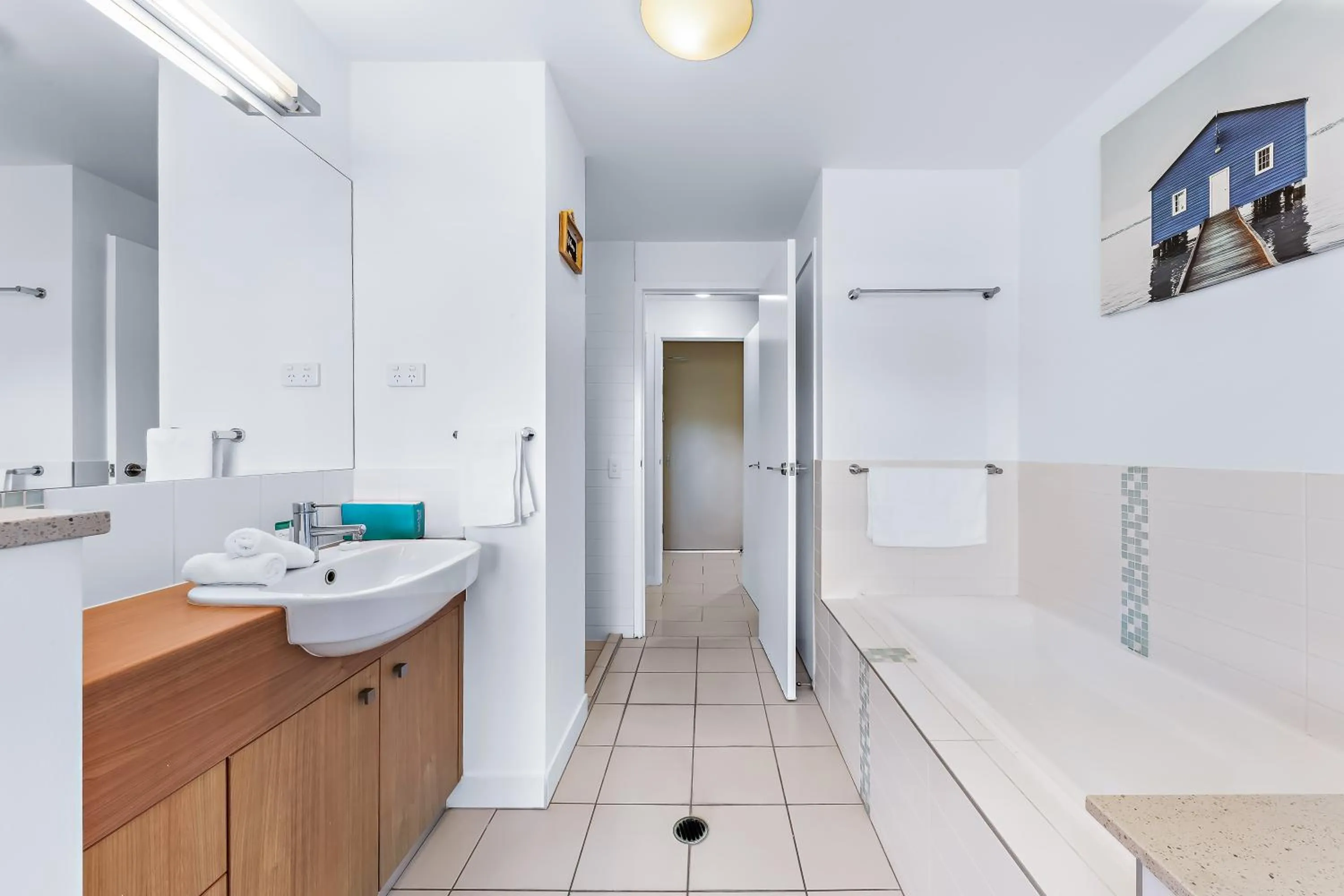 Bathroom in Airlie Summit Apartments