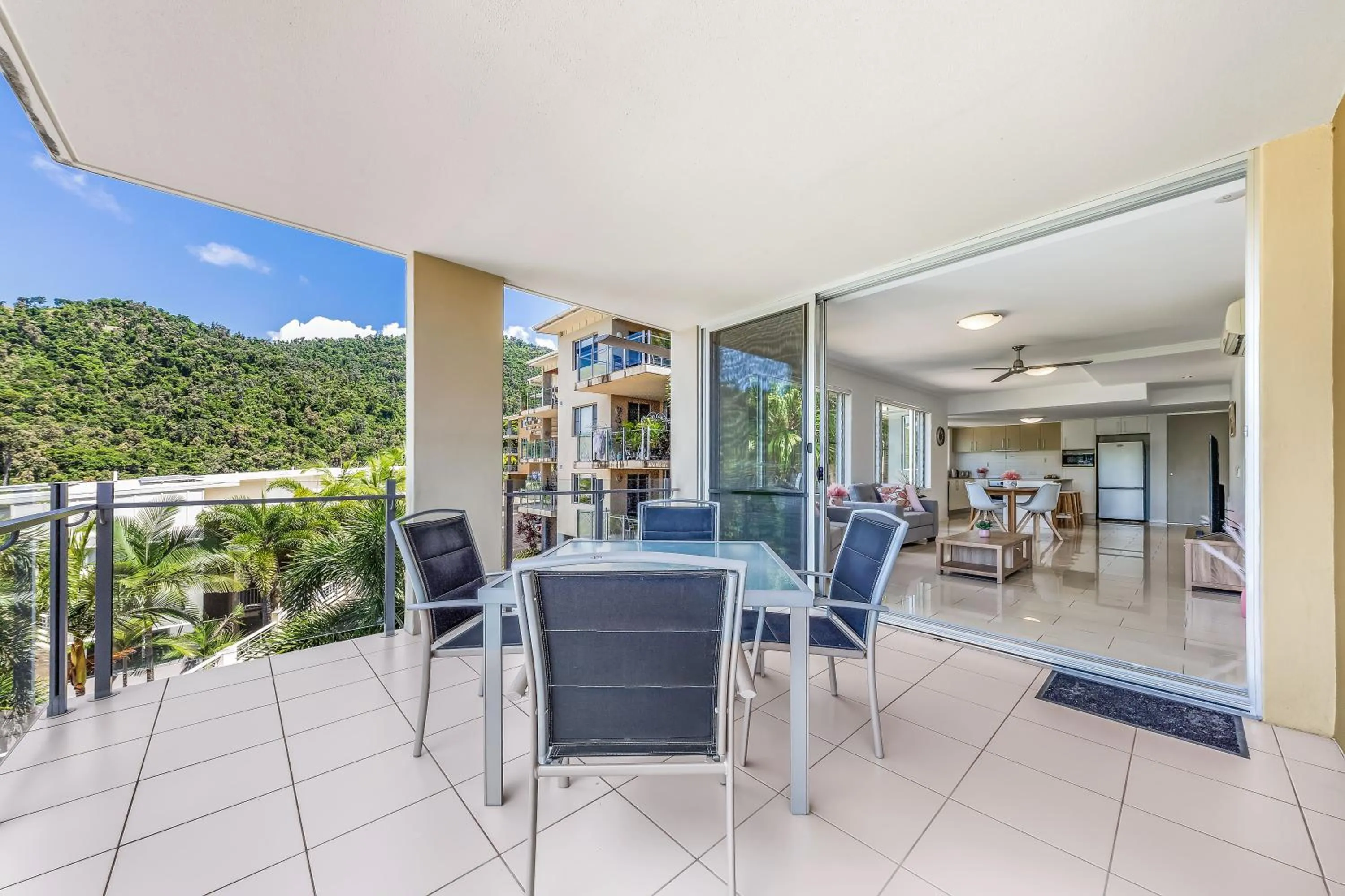 Day in Airlie Summit Apartments