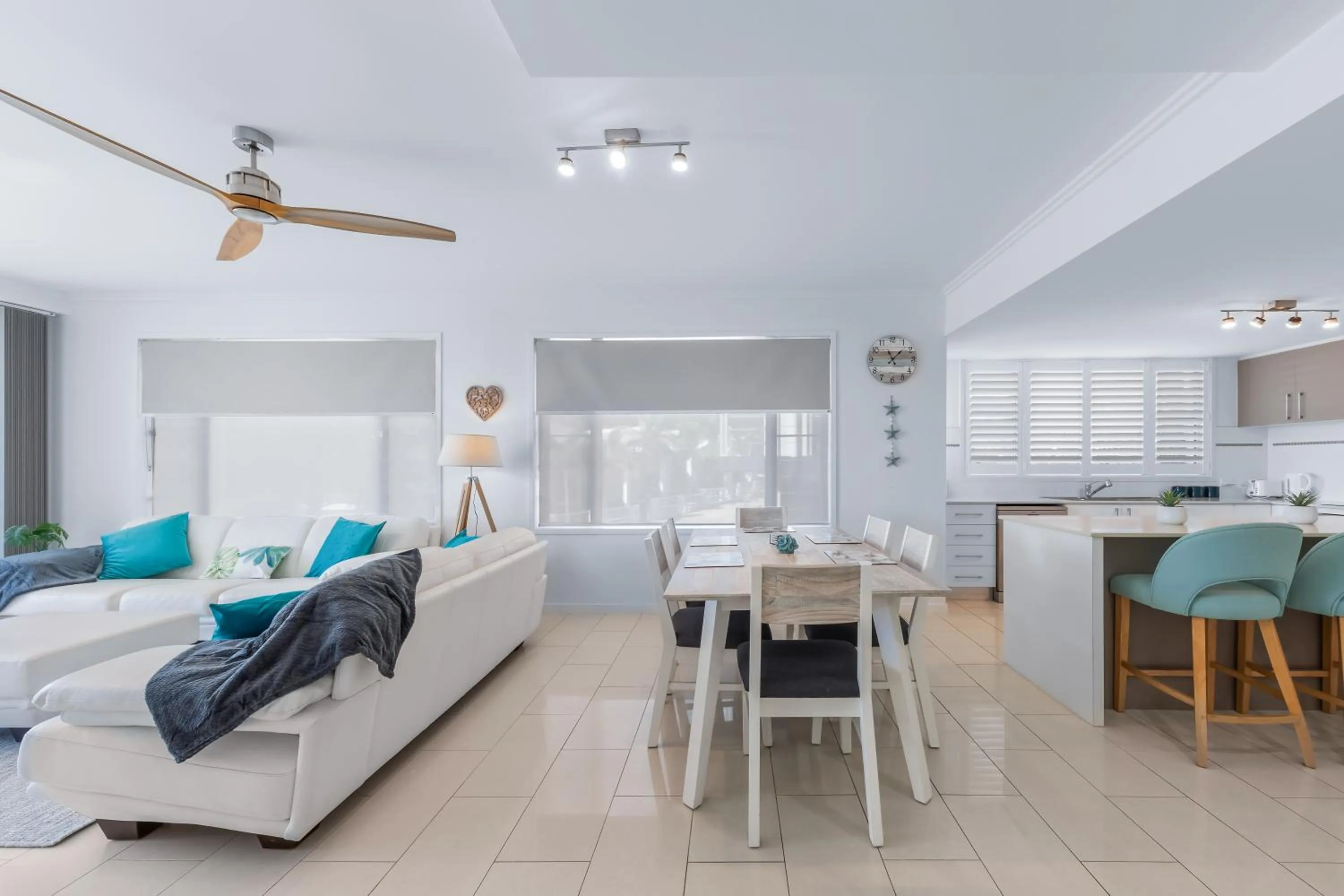 Living room in Airlie Summit Apartments