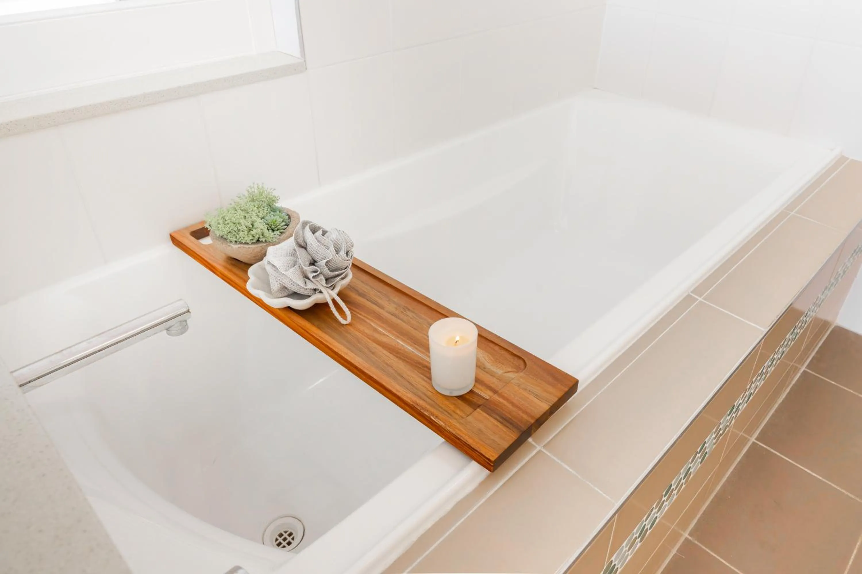 Bath in Airlie Summit Apartments