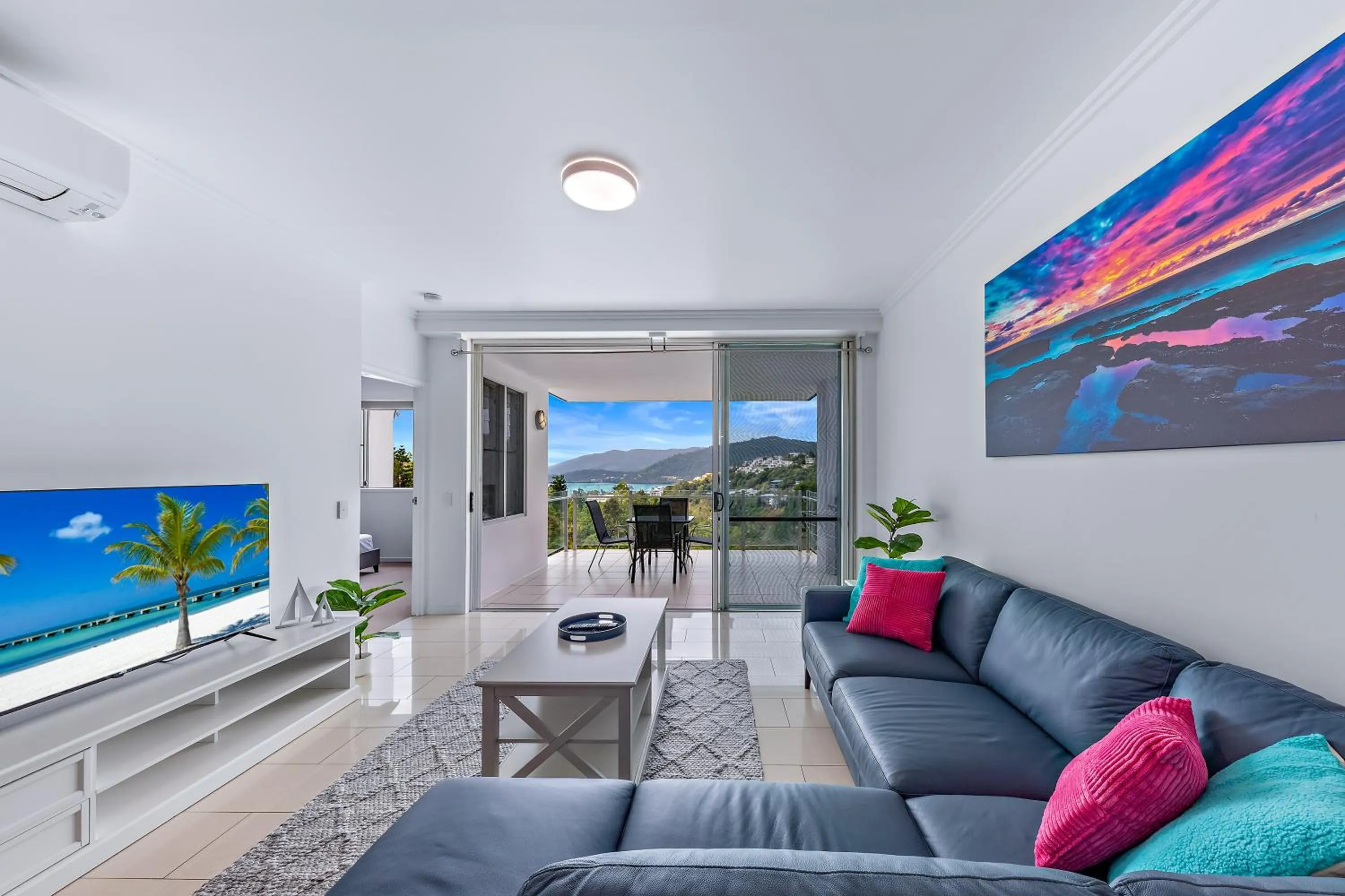 Living room in Airlie Summit Apartments