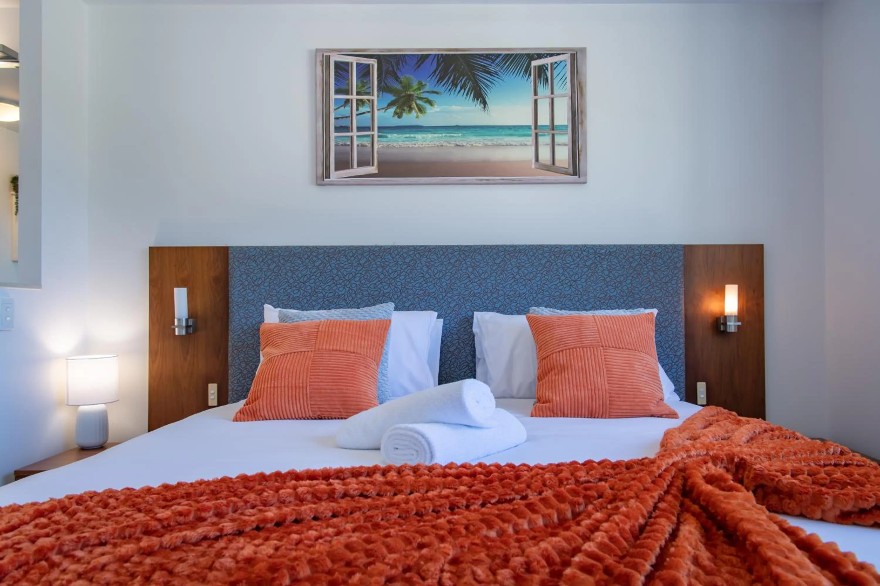 Bed in Airlie Summit Apartments