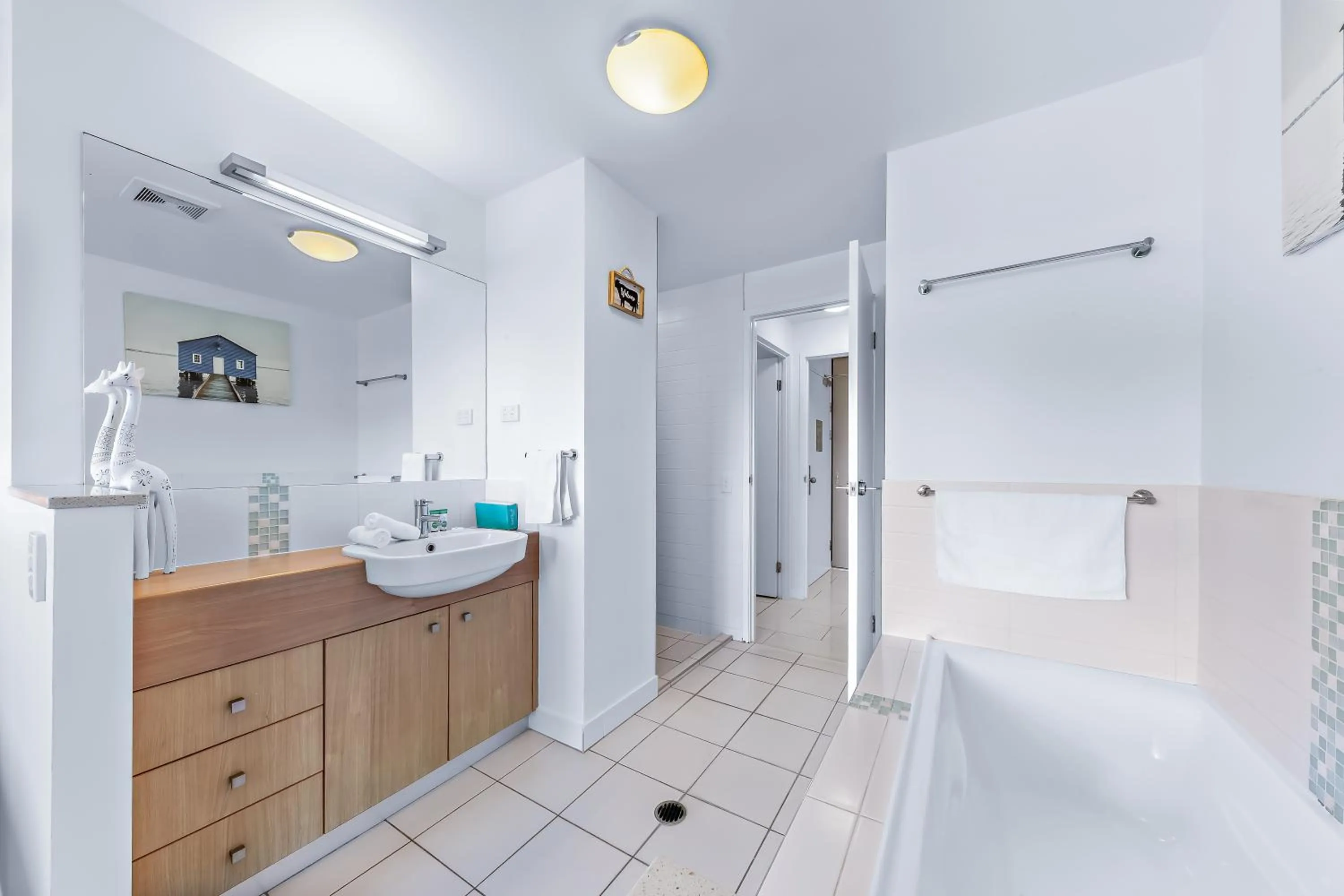 Bathroom in Airlie Summit Apartments