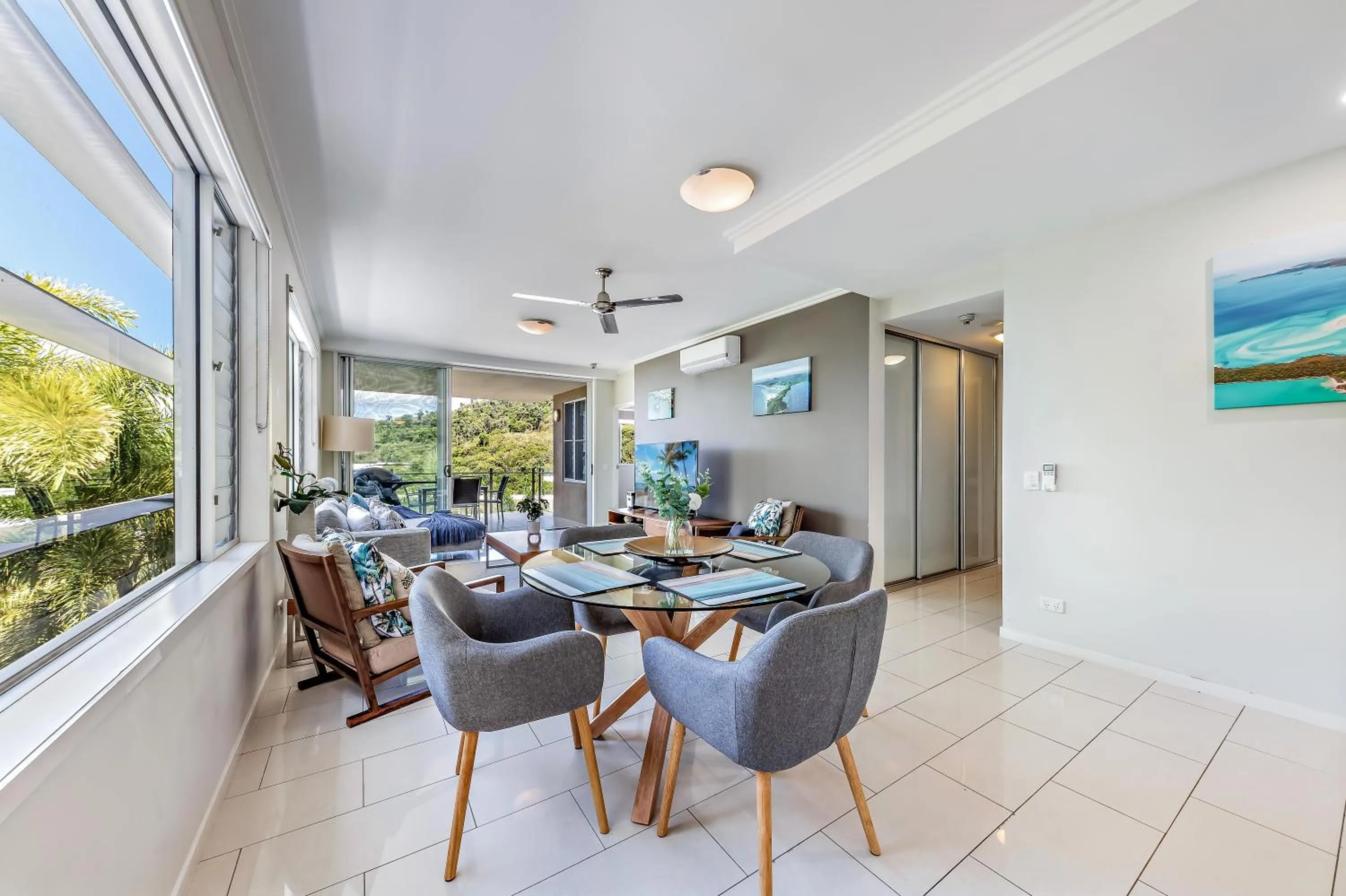 Day in Airlie Summit Apartments