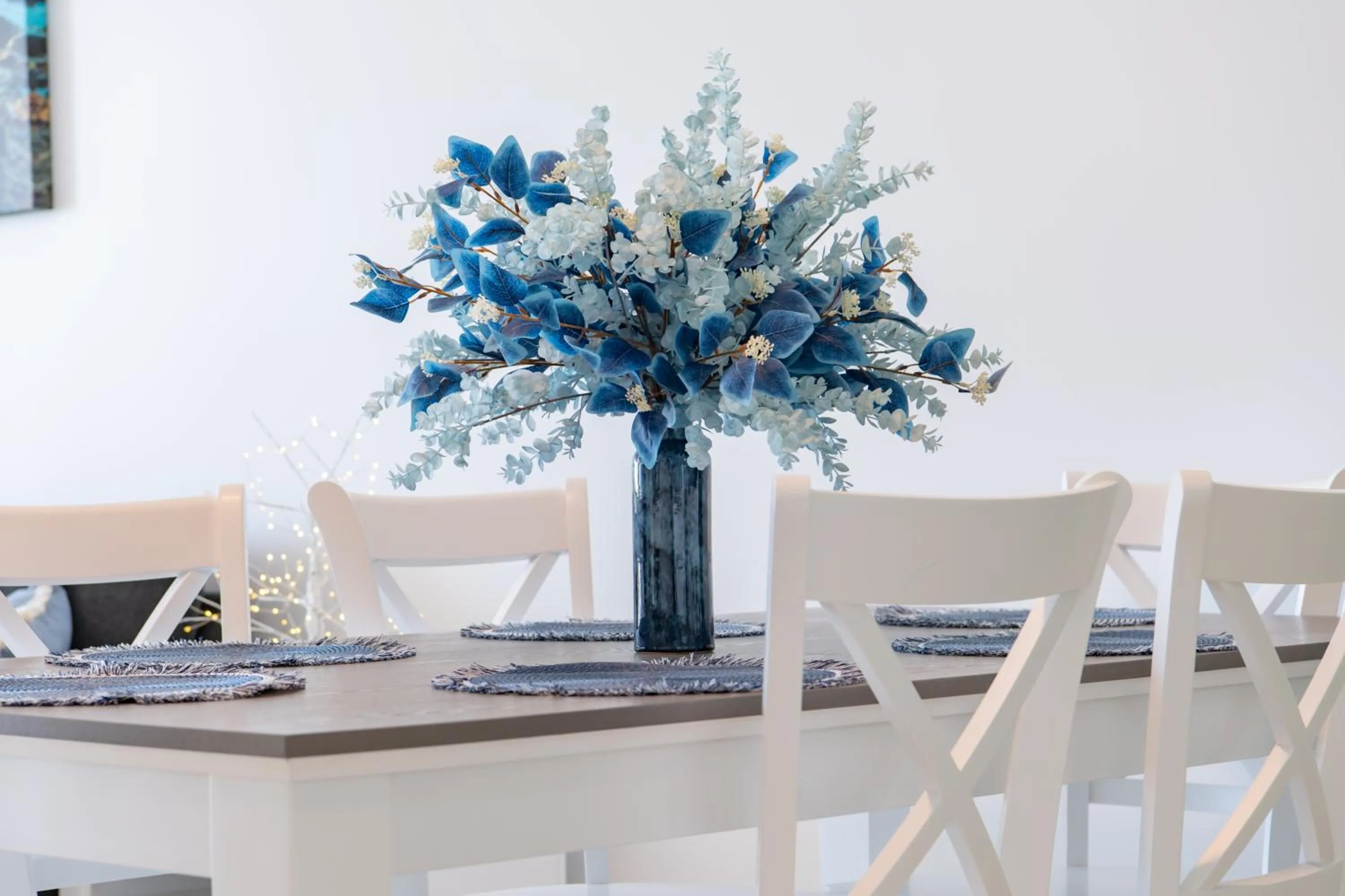 Dining area in Airlie Summit Apartments