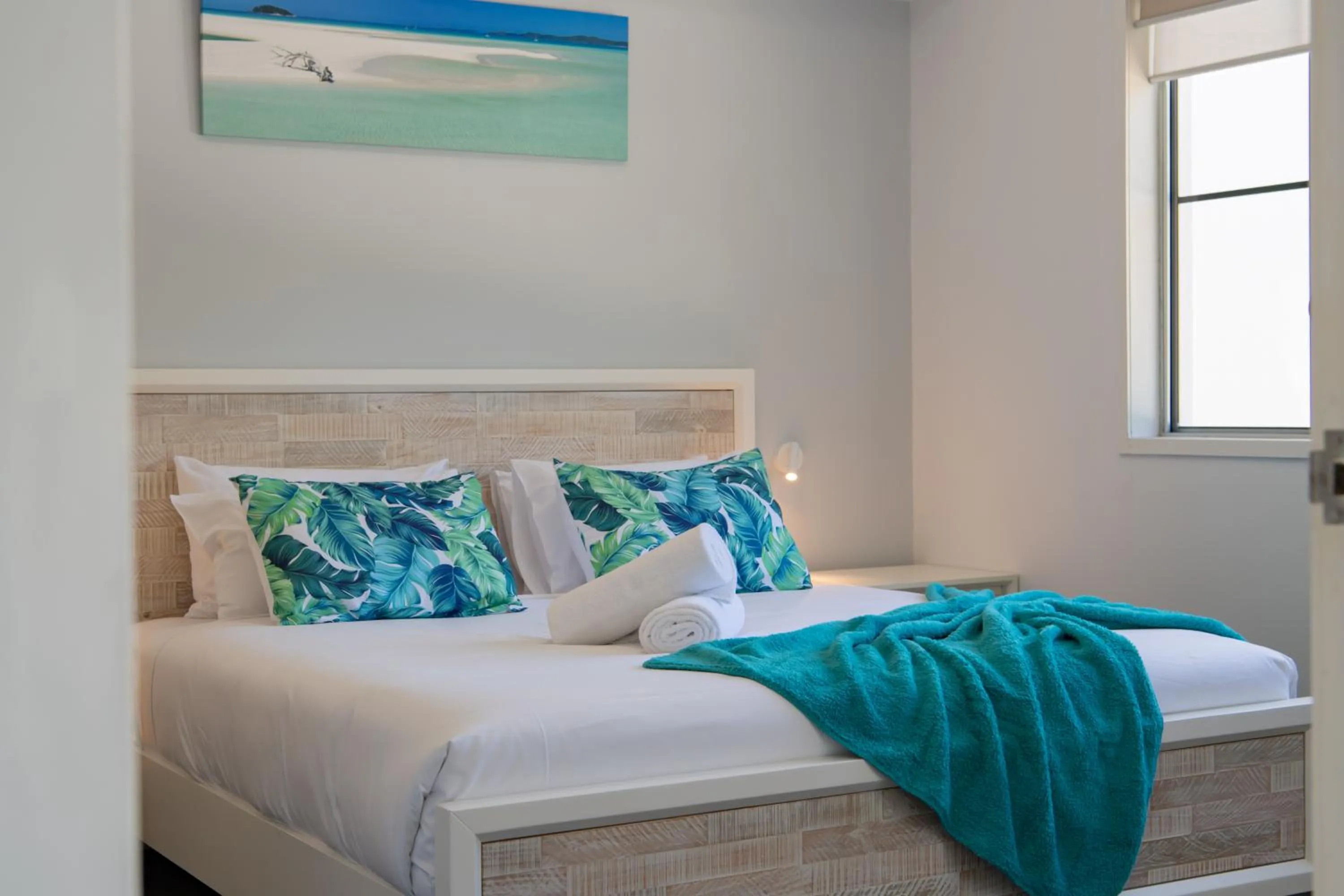 Bed in Airlie Summit Apartments