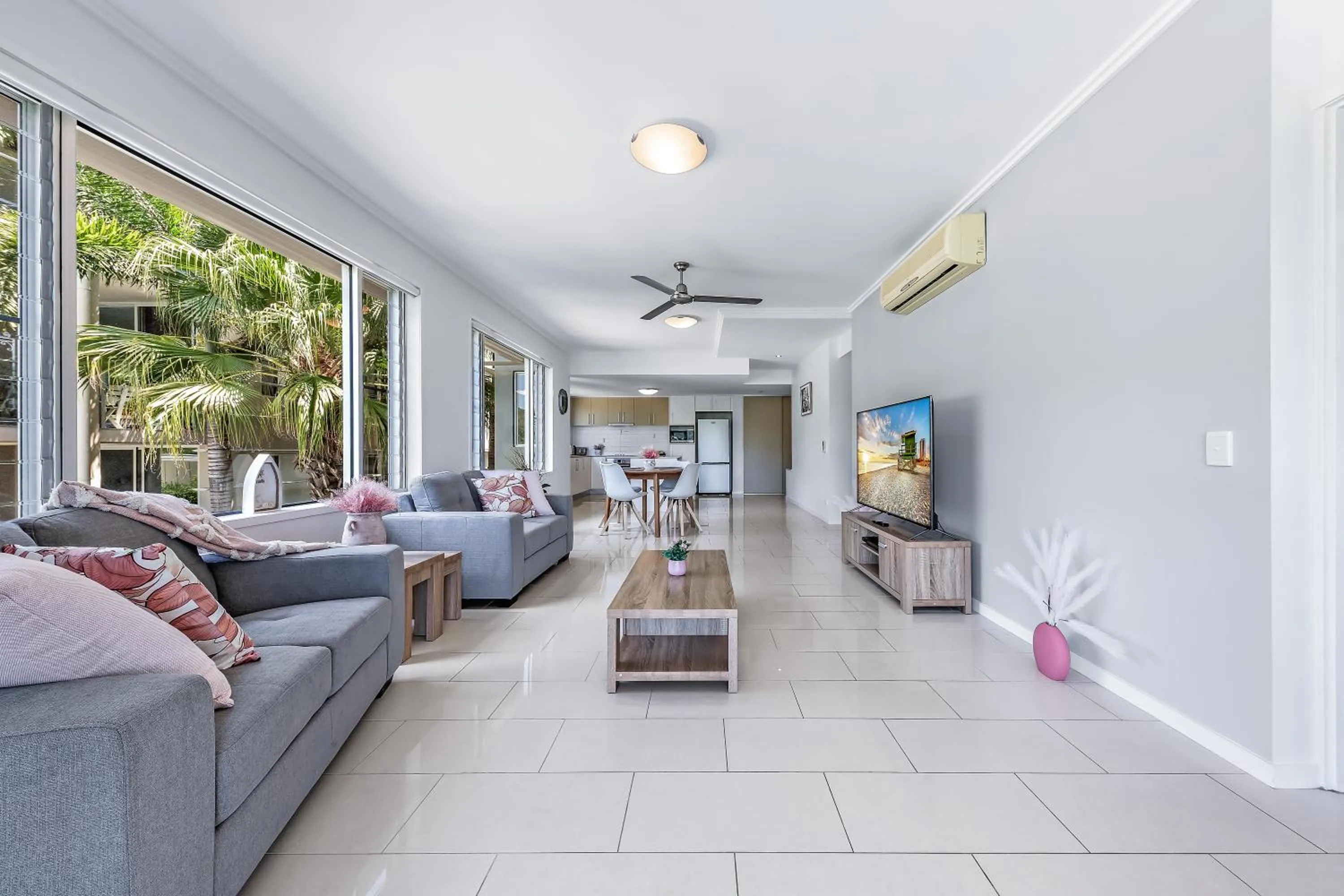 TV and multimedia in Airlie Summit Apartments