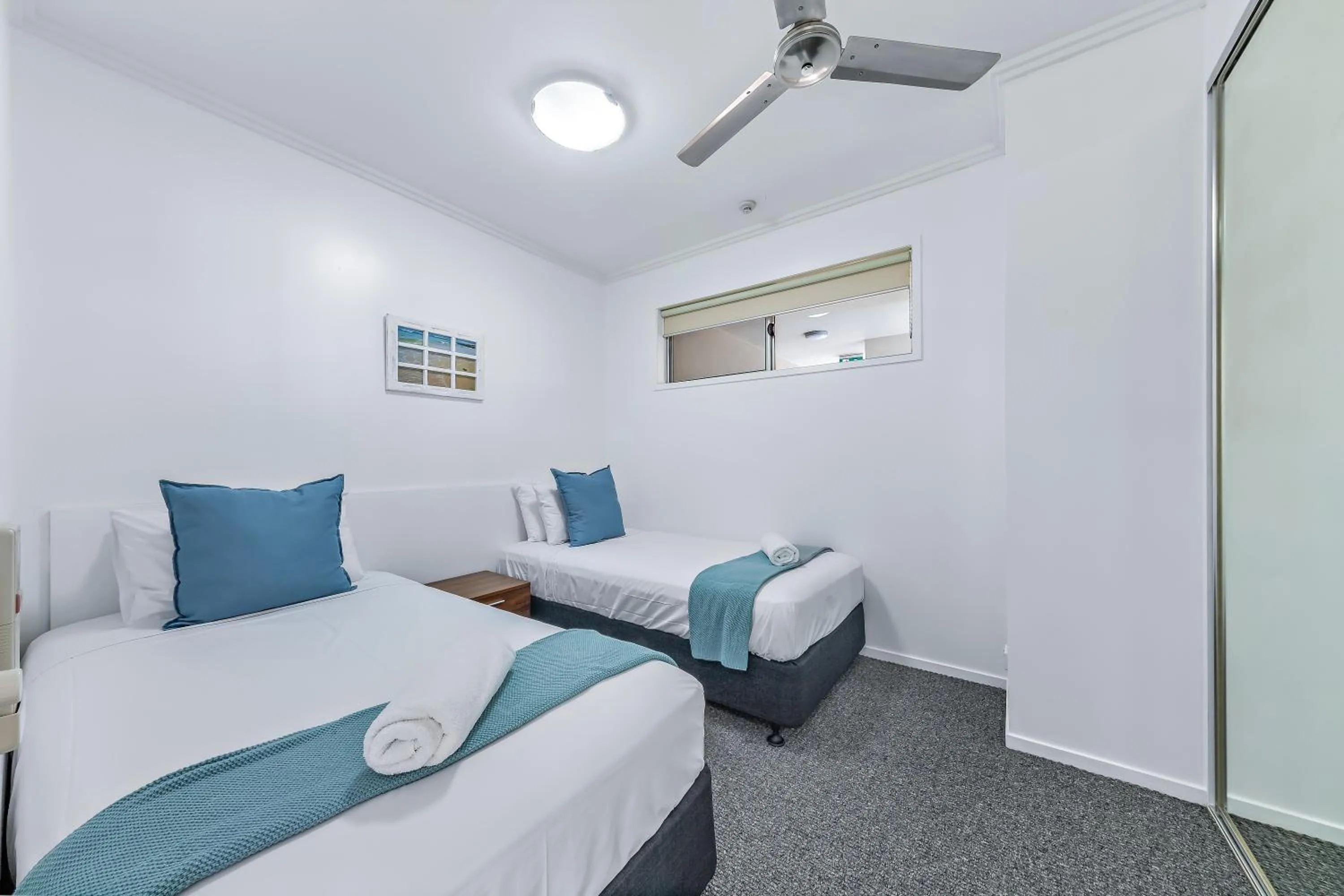 Bed in Airlie Summit Apartments