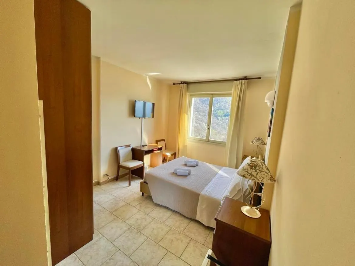 Bed in Hotel Ristorante La Sorgente