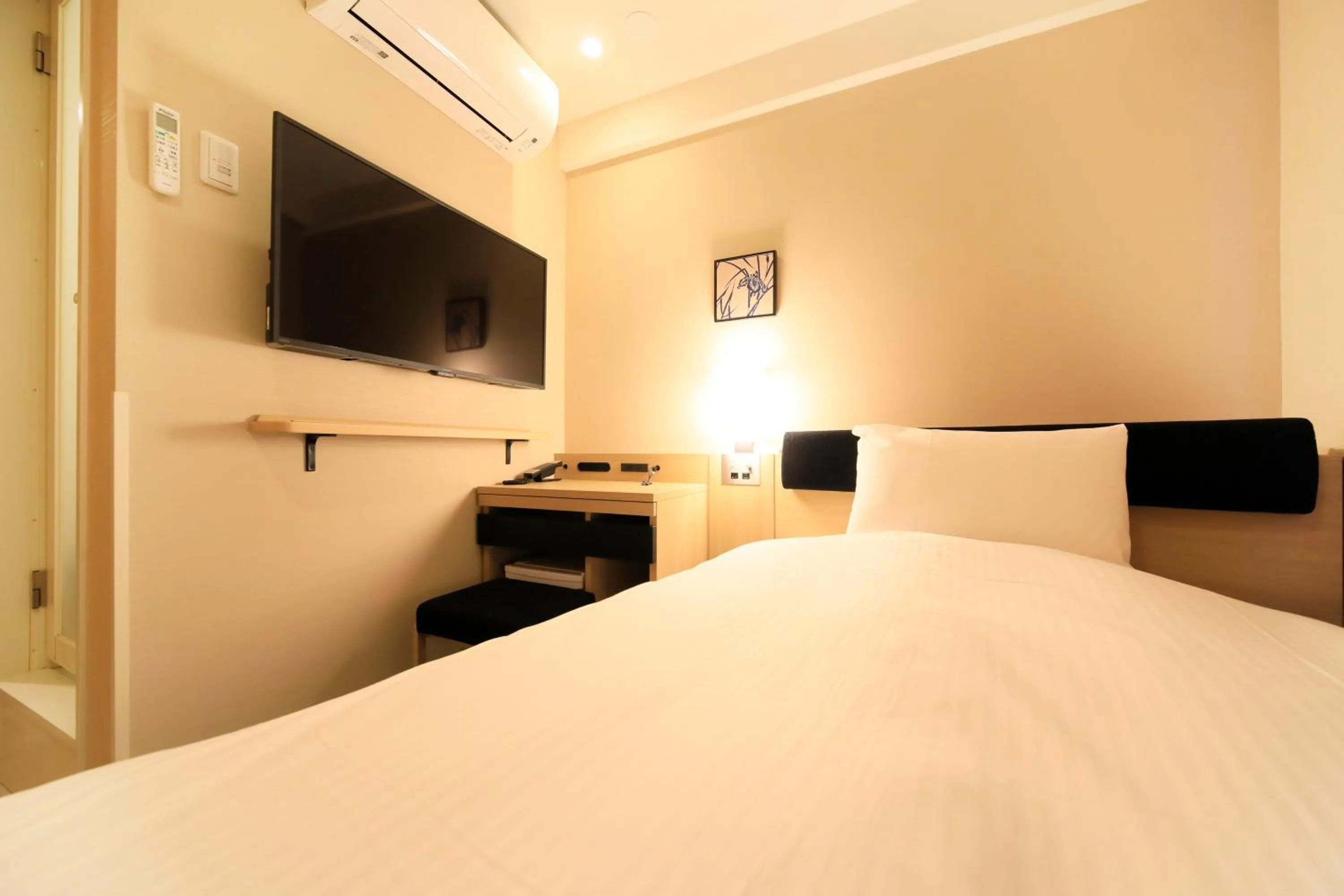 Photo of the whole room, Bed in Hotel Nihonbashi Saibo