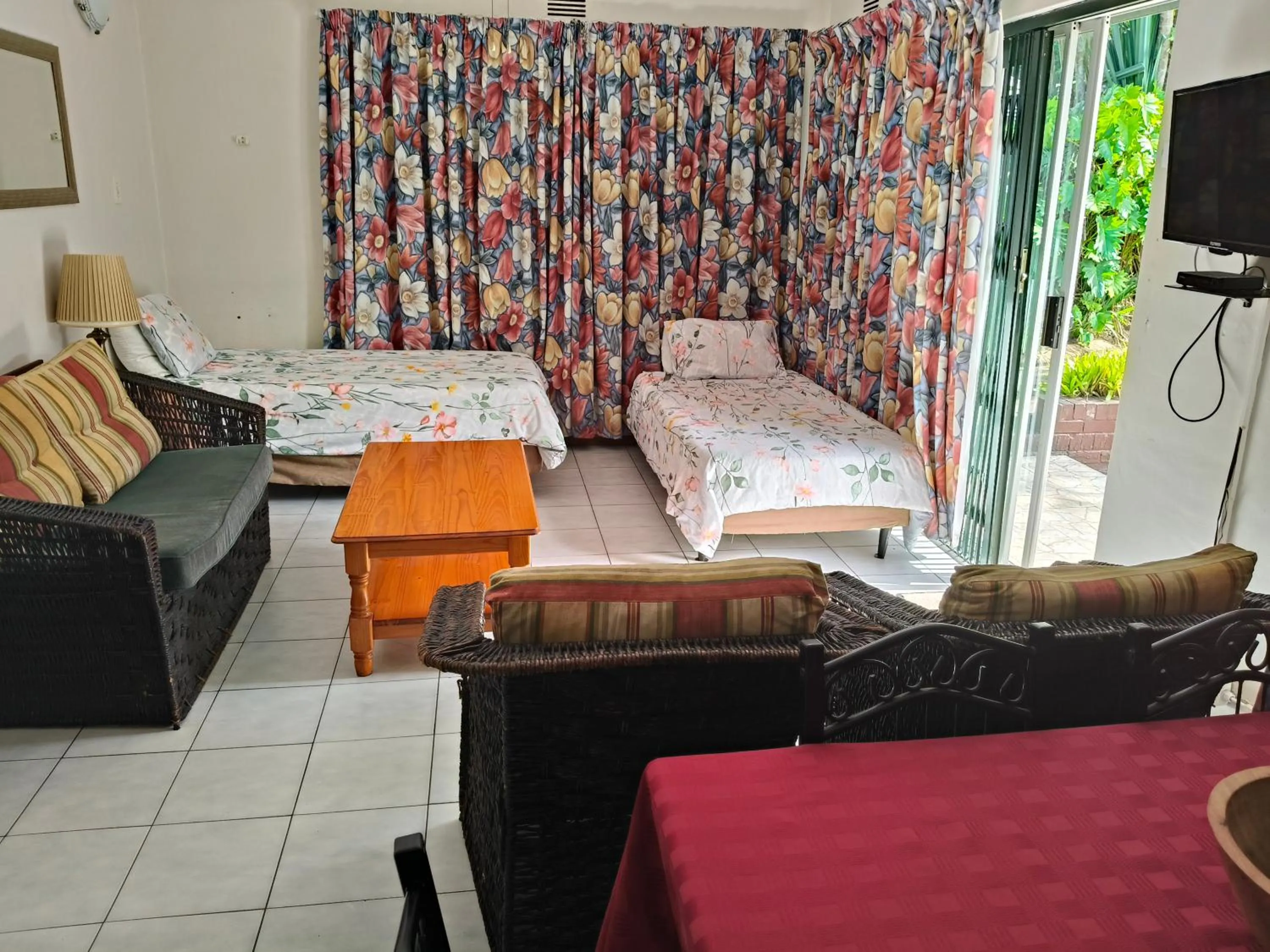 Bed in La Rochelle Inn