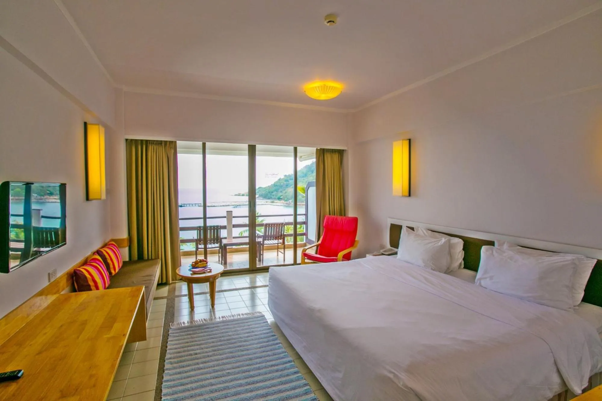 Bedroom, Bed in Rayong Resort Hotel โรงแรมระยองรีสอร์ท