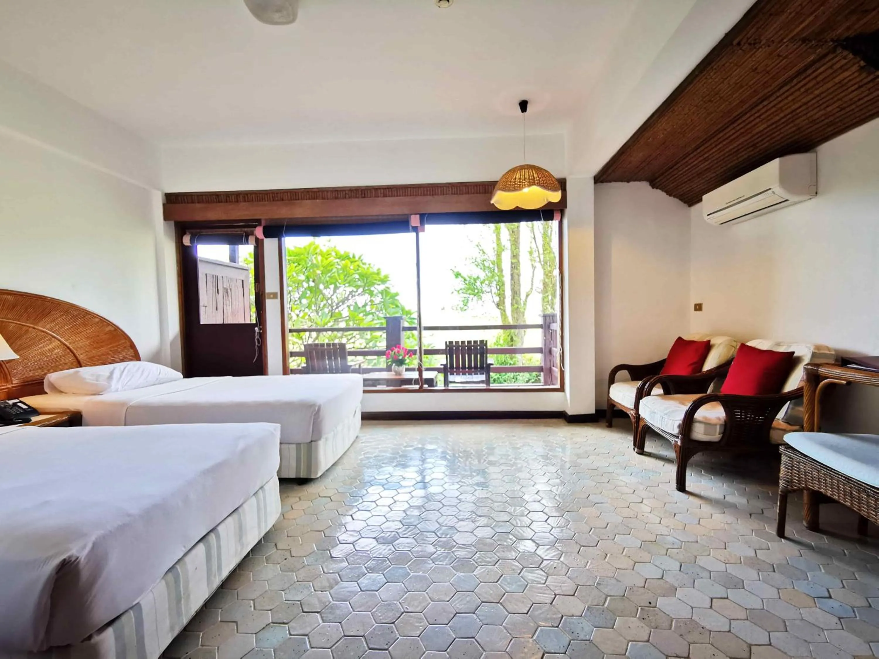 Bedroom, Bed in Rayong Resort Hotel โรงแรมระยองรีสอร์ท