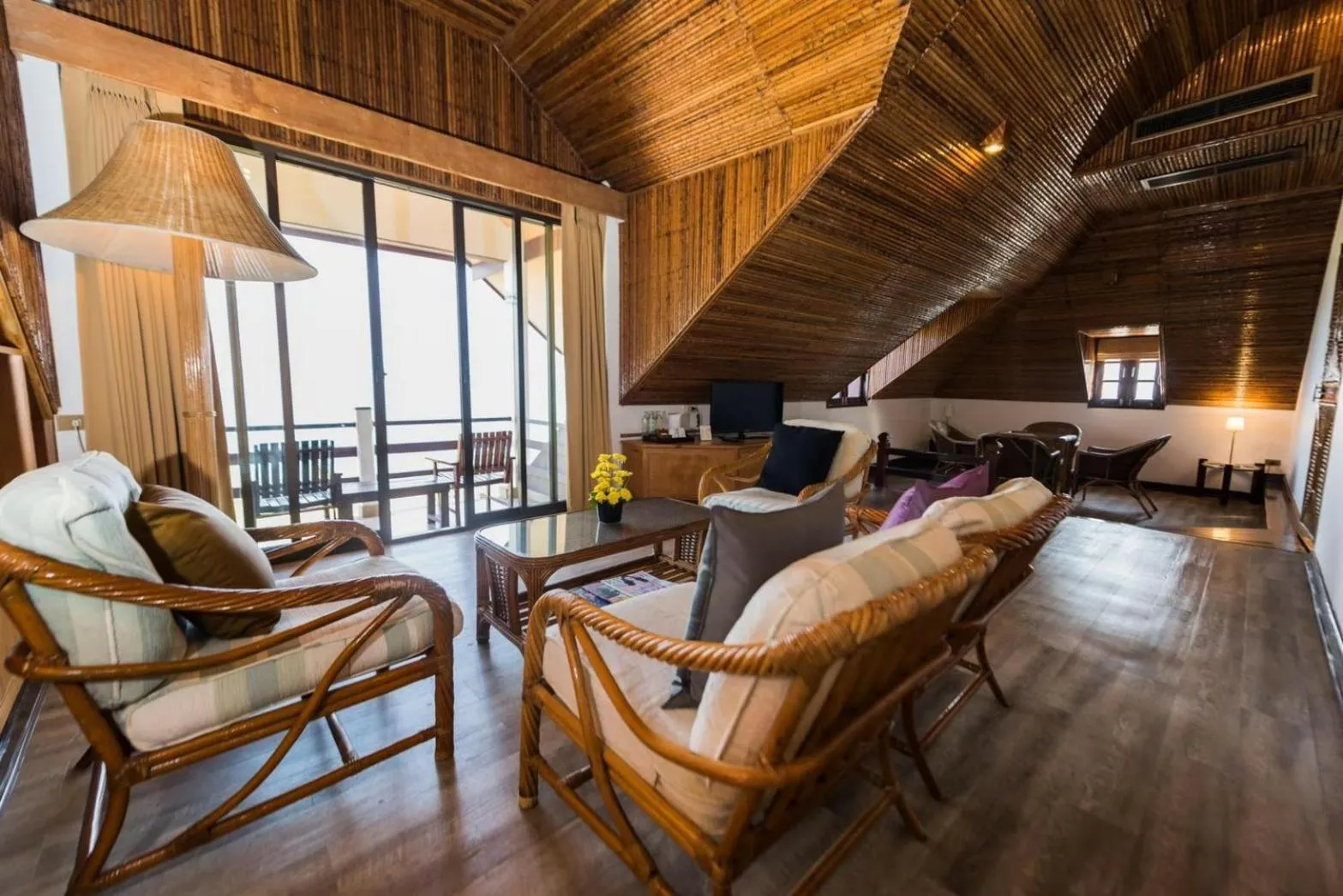 Living room in Rayong Resort Hotel โรงแรมระยองรีสอร์ท