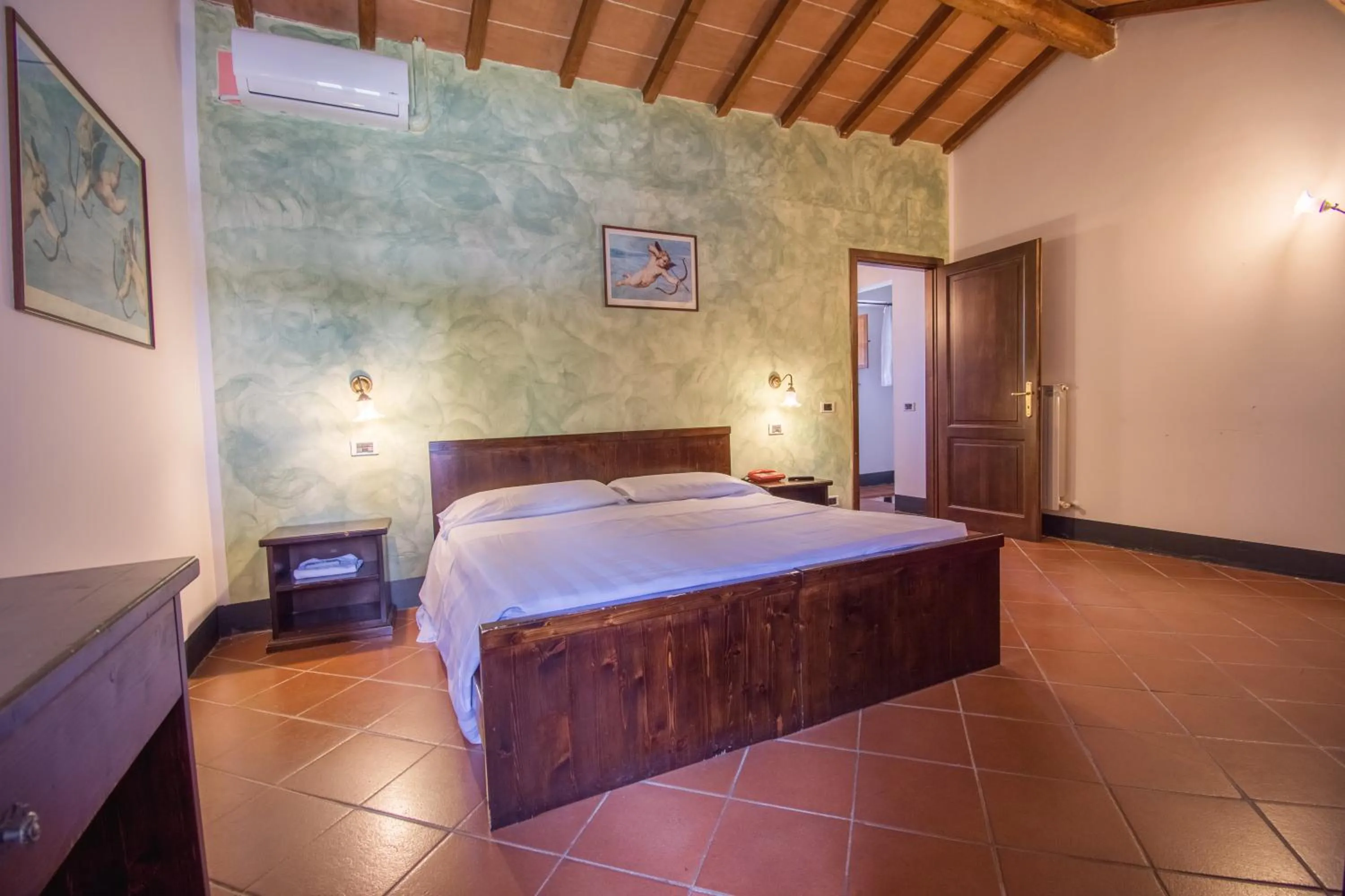 Bedroom, Bed in Casa Vacanze Vecchio Granaio