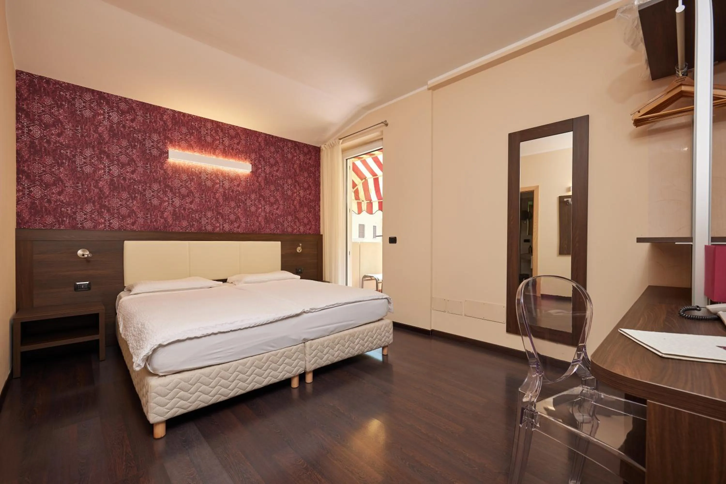 TV and multimedia, Bed in Hotel Villa Smeralda