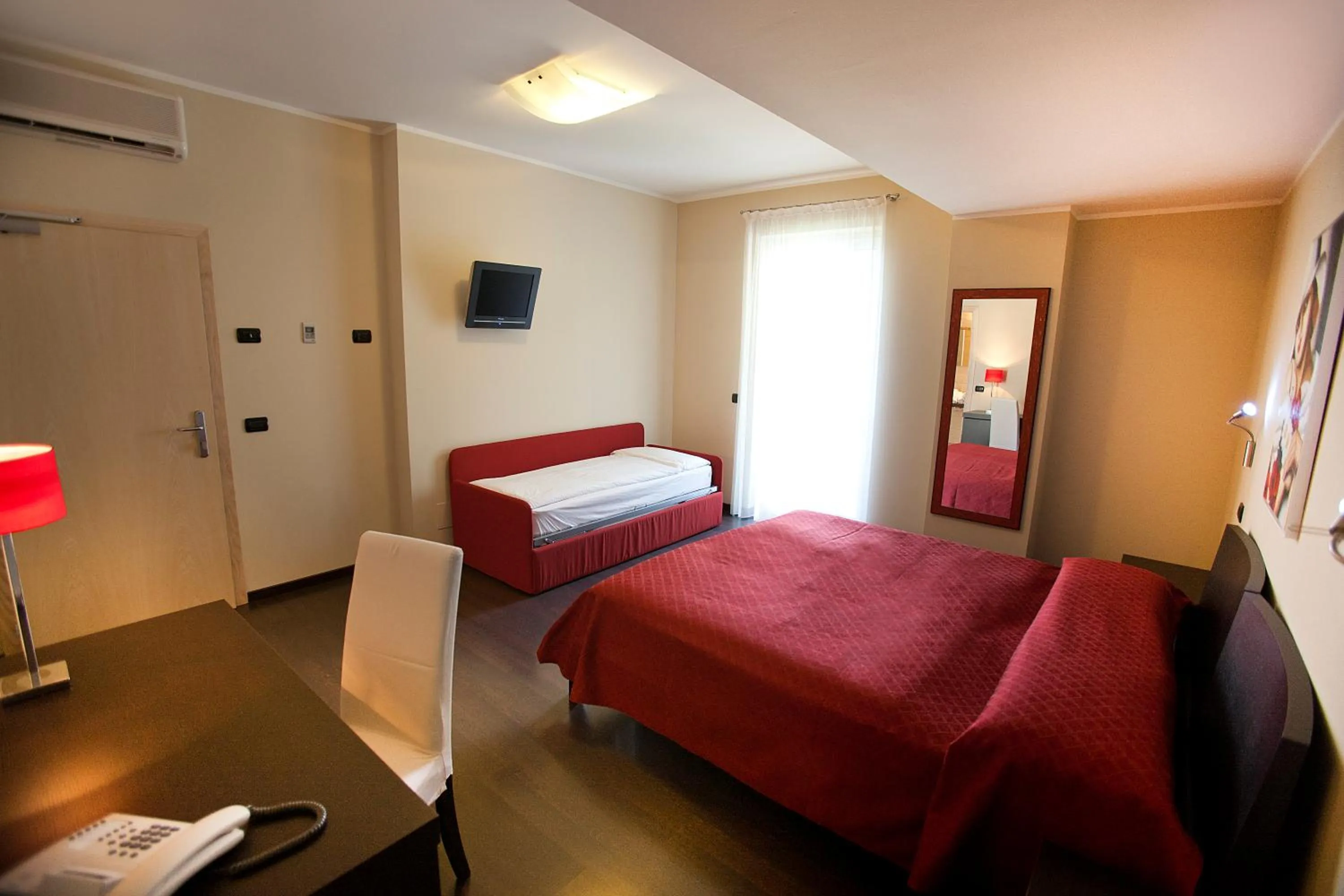 Photo of the whole room, Bed in Hotel Villa Smeralda