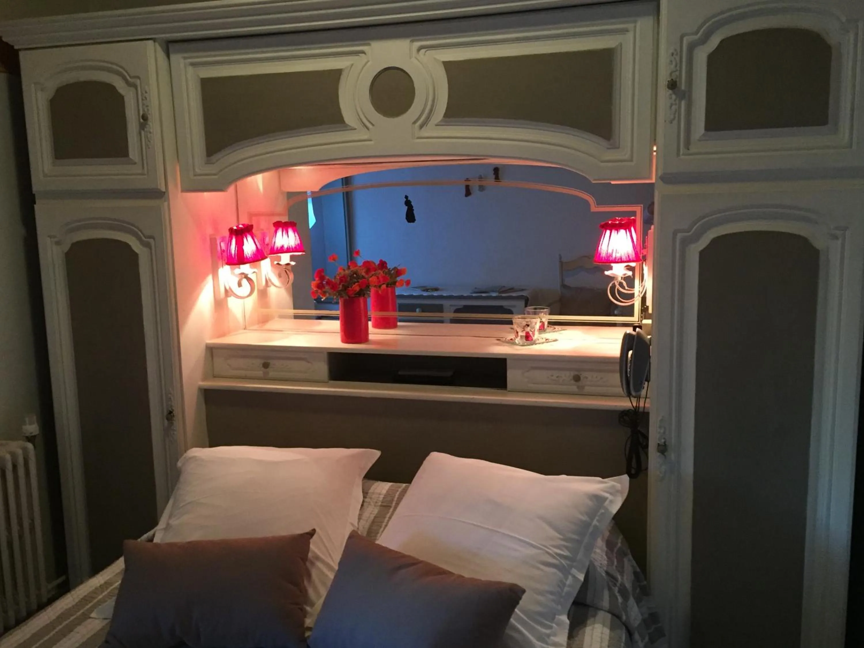 Bed in Hotel Le Méditérranée