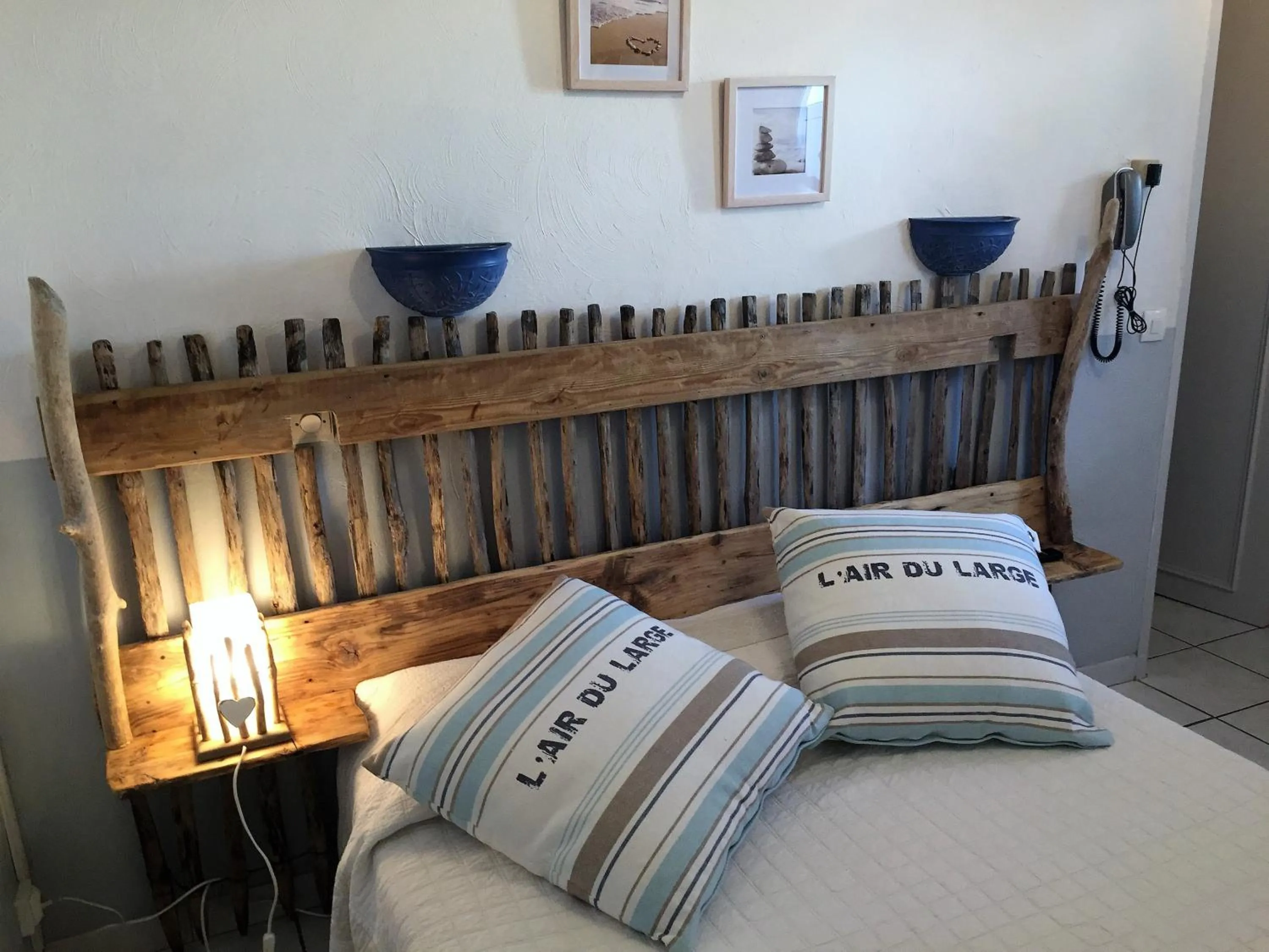 Bed in Hotel Le Méditérranée