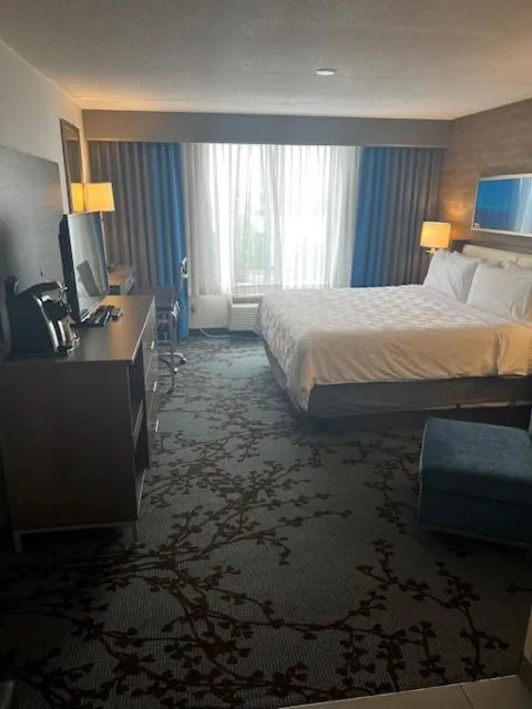 Bed in Holiday Inn - Mississauga Toronto West by IHG