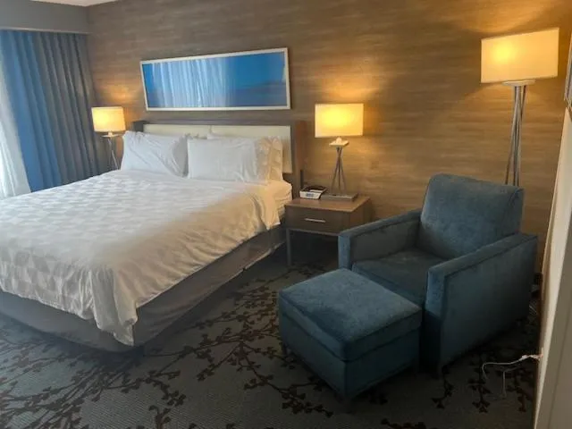 Bed in Holiday Inn - Mississauga Toronto West by IHG
