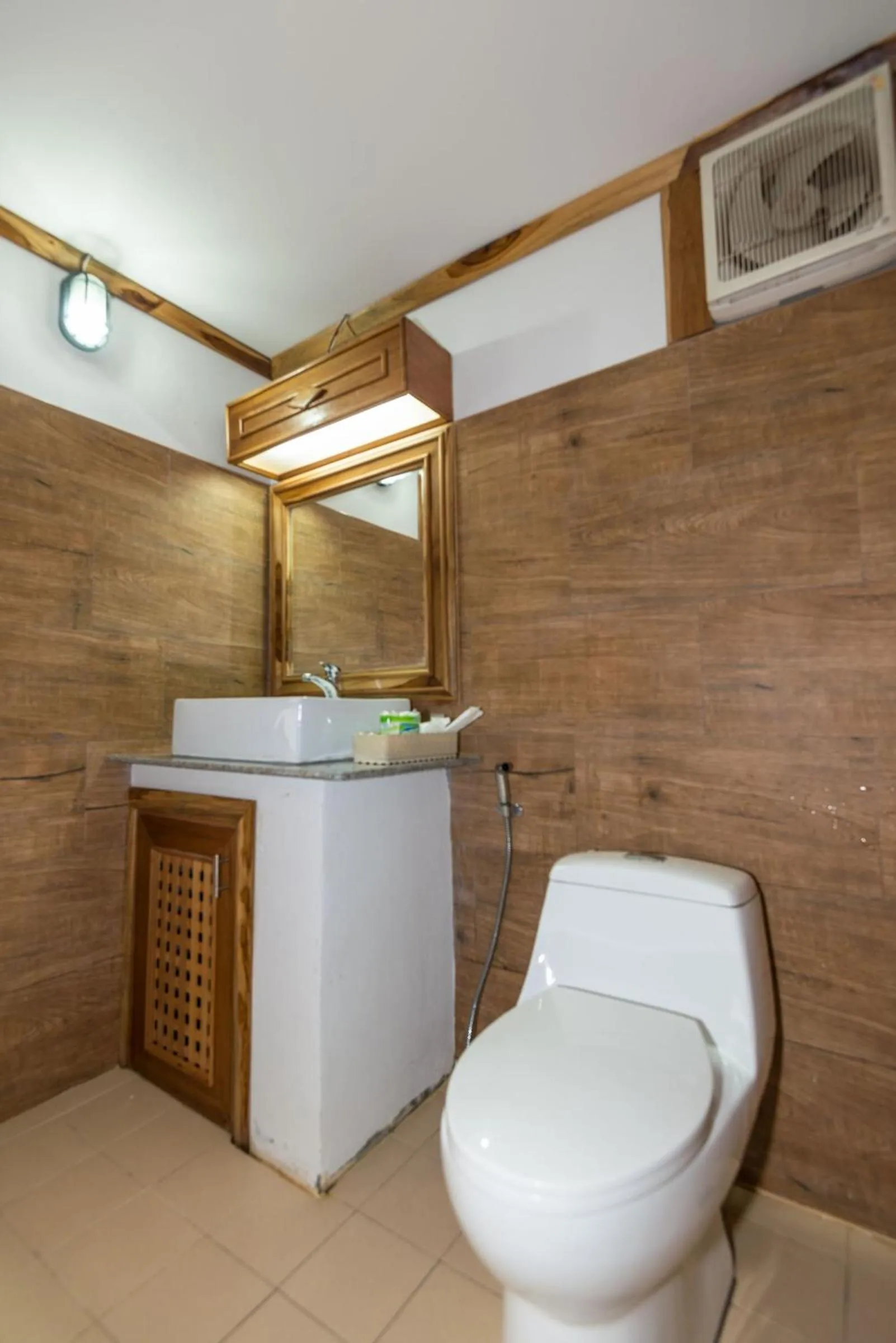 Toilet in Phi Phi The Beach Resort