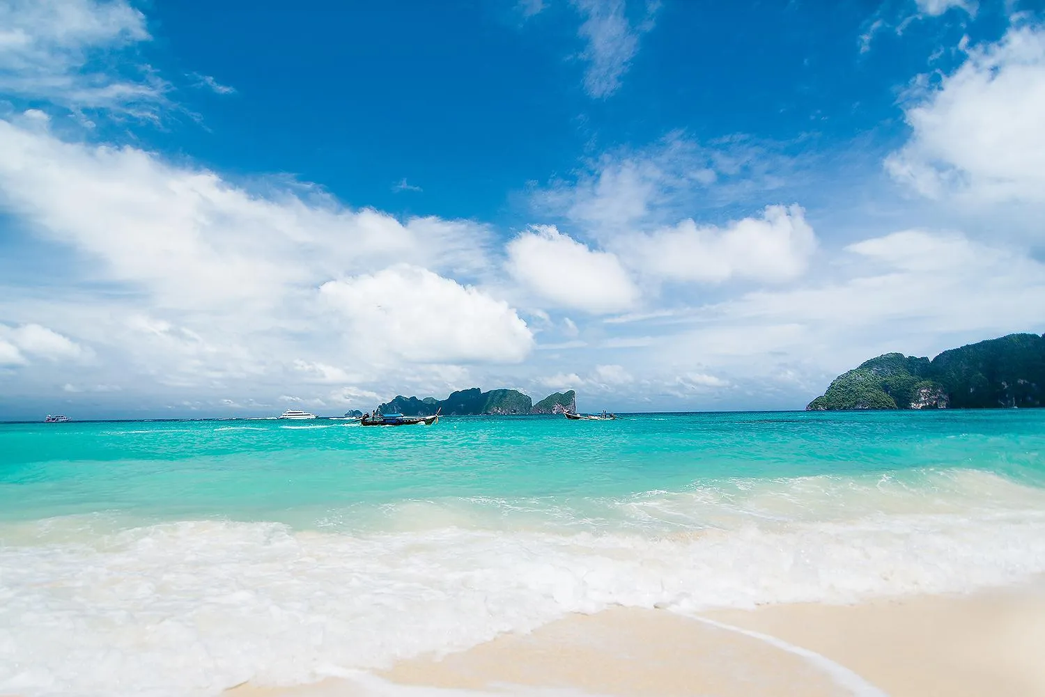 Beach in Phi Phi The Beach Resort