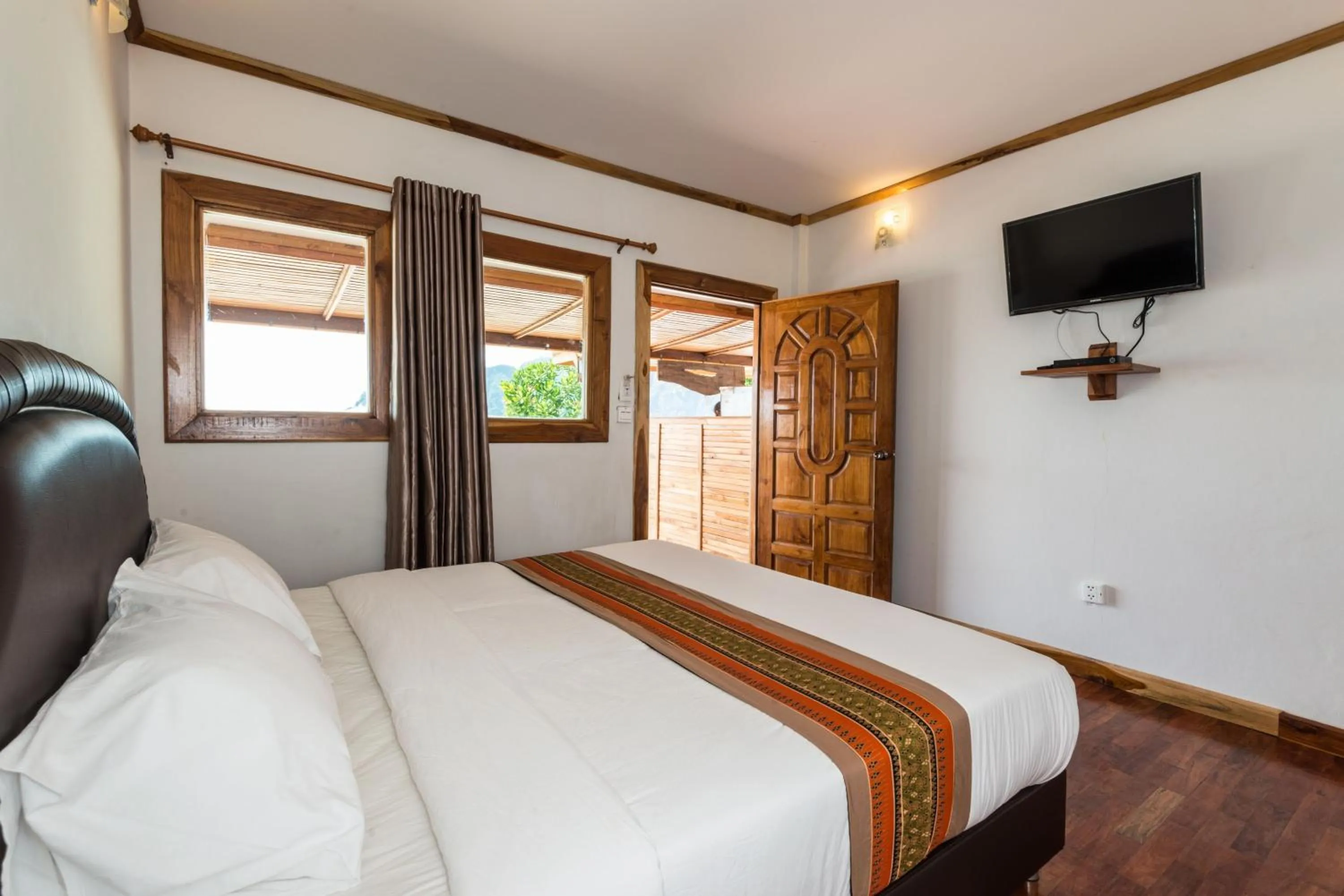 Bedroom, Bed in Phi Phi The Beach Resort