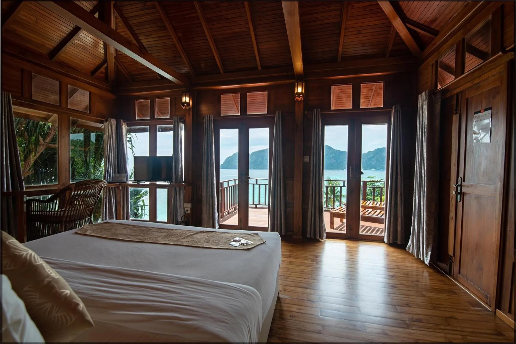 Photo of the whole room, Bed in Phi Phi The Beach Resort
