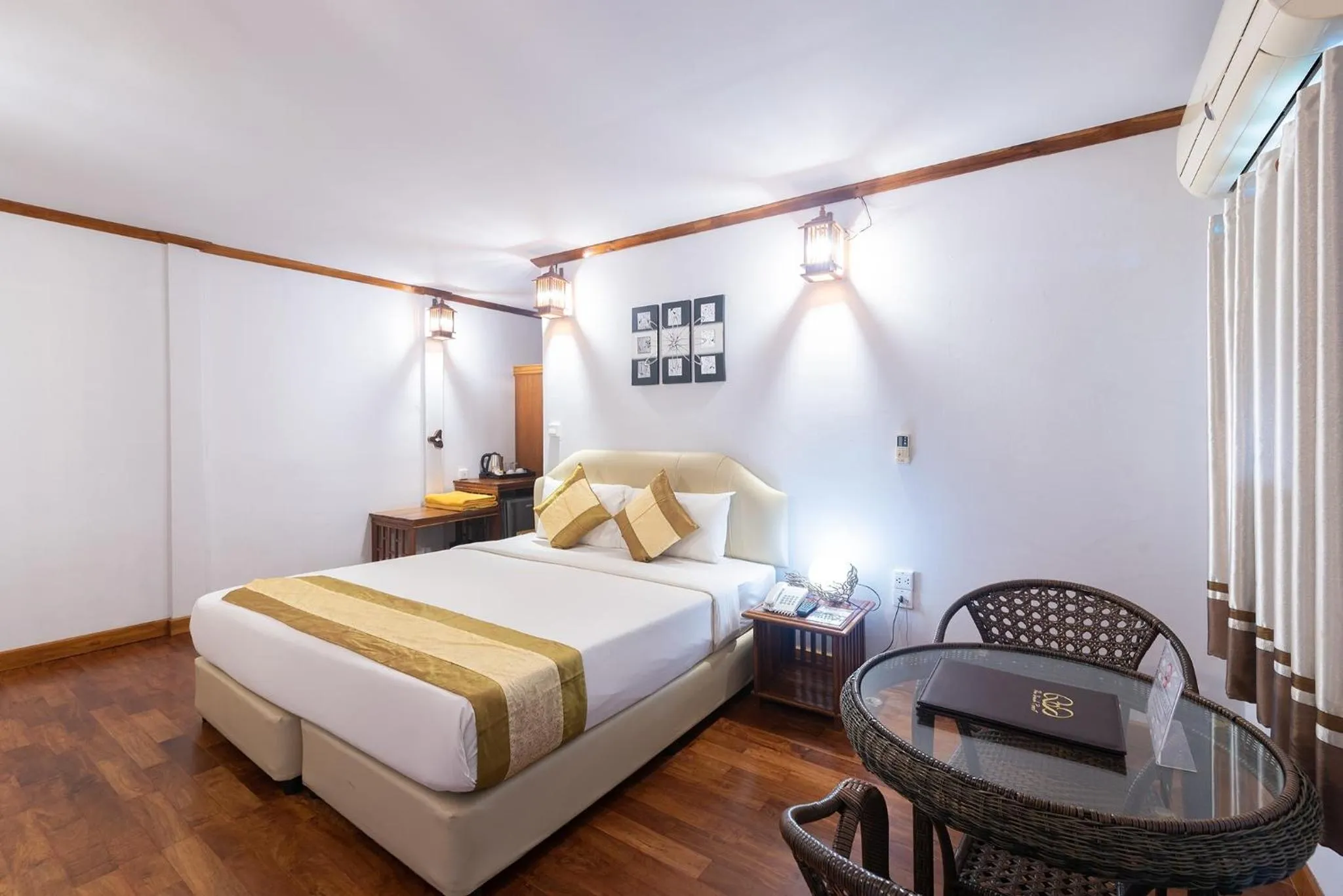 Photo of the whole room, Bed in Phi Phi The Beach Resort