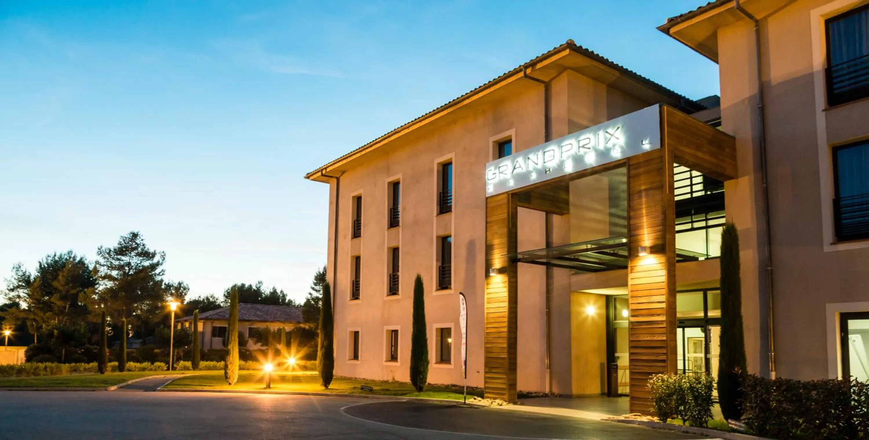 Facade/entrance in Grand Prix Hôtel & Restaurant