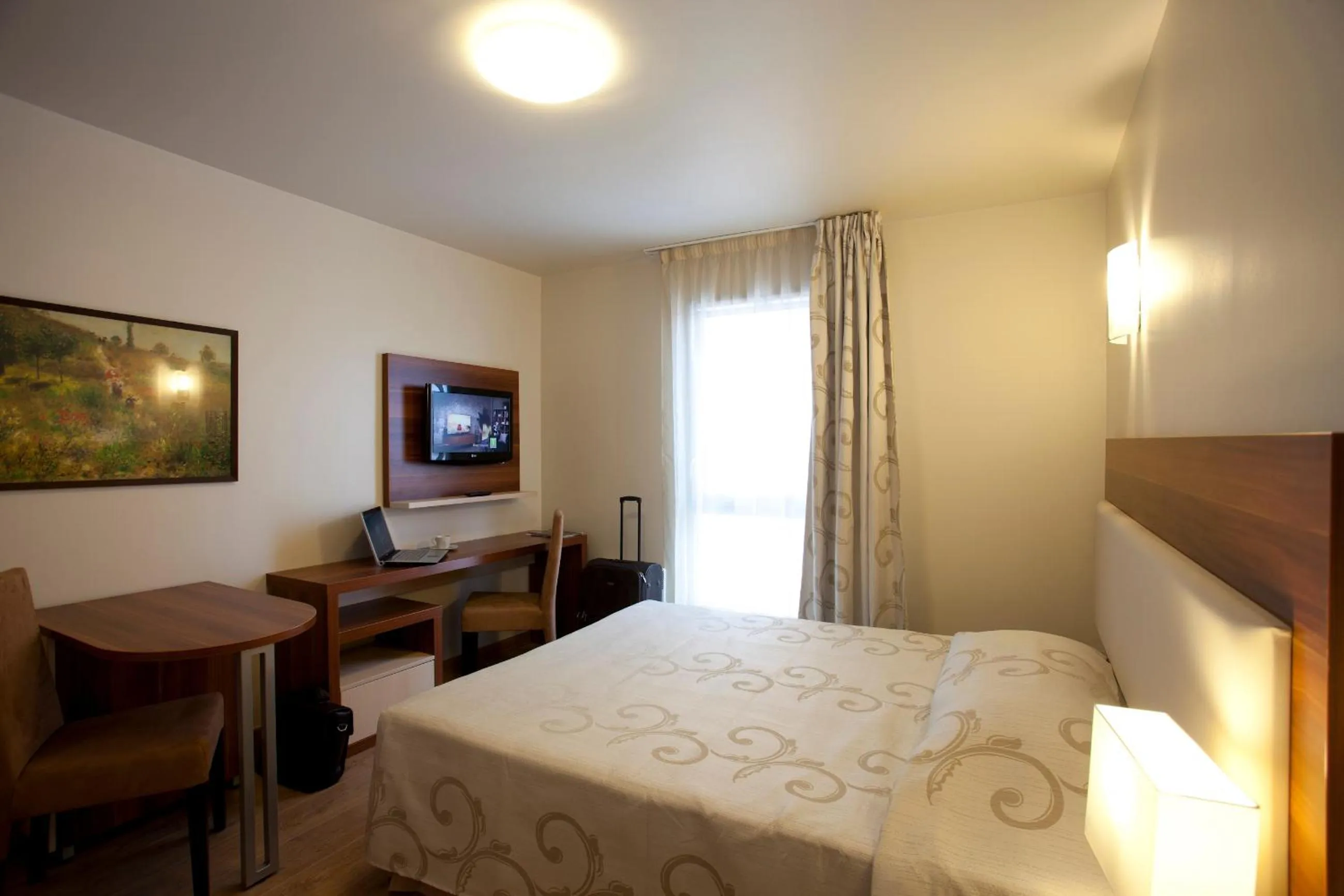 Photo of the whole room, Bed in Villa Val Senart 1ere Avenue