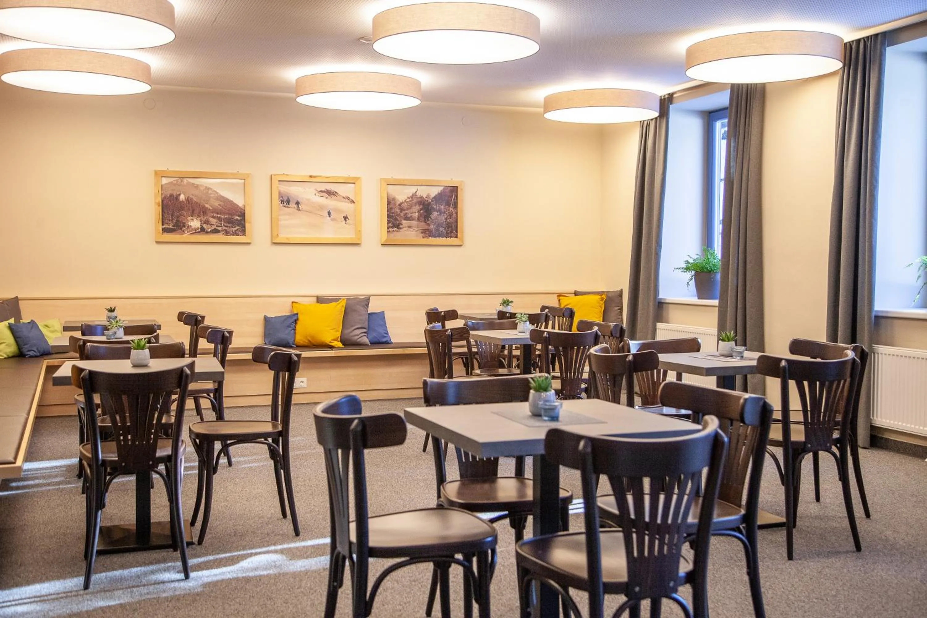 Restaurant/places to eat in JUFA Hotel Mariazell