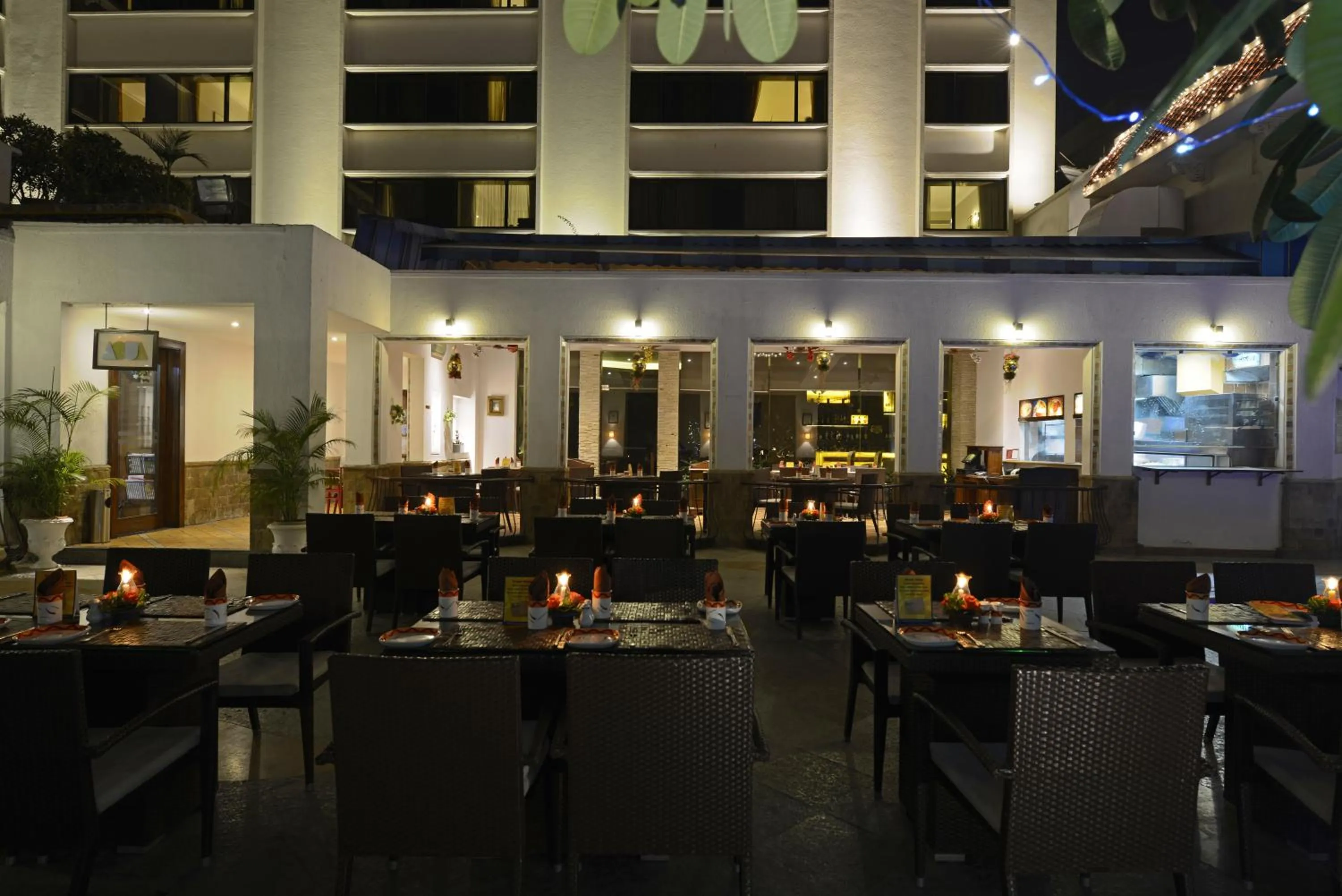 Restaurant/places to eat in Sun-n-Sand Mumbai Juhu Beach