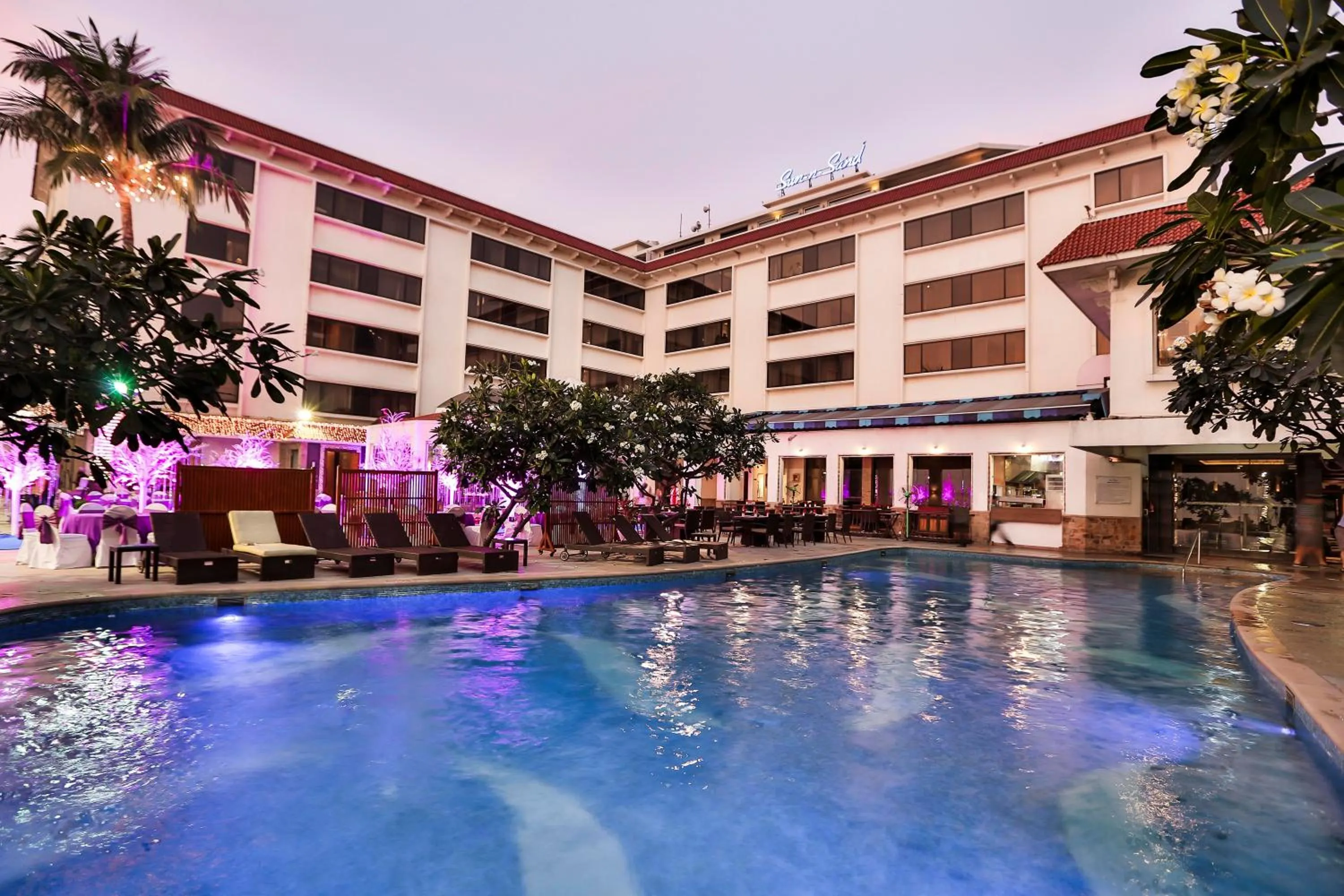 Property building in Sun-n-Sand Mumbai Juhu Beach