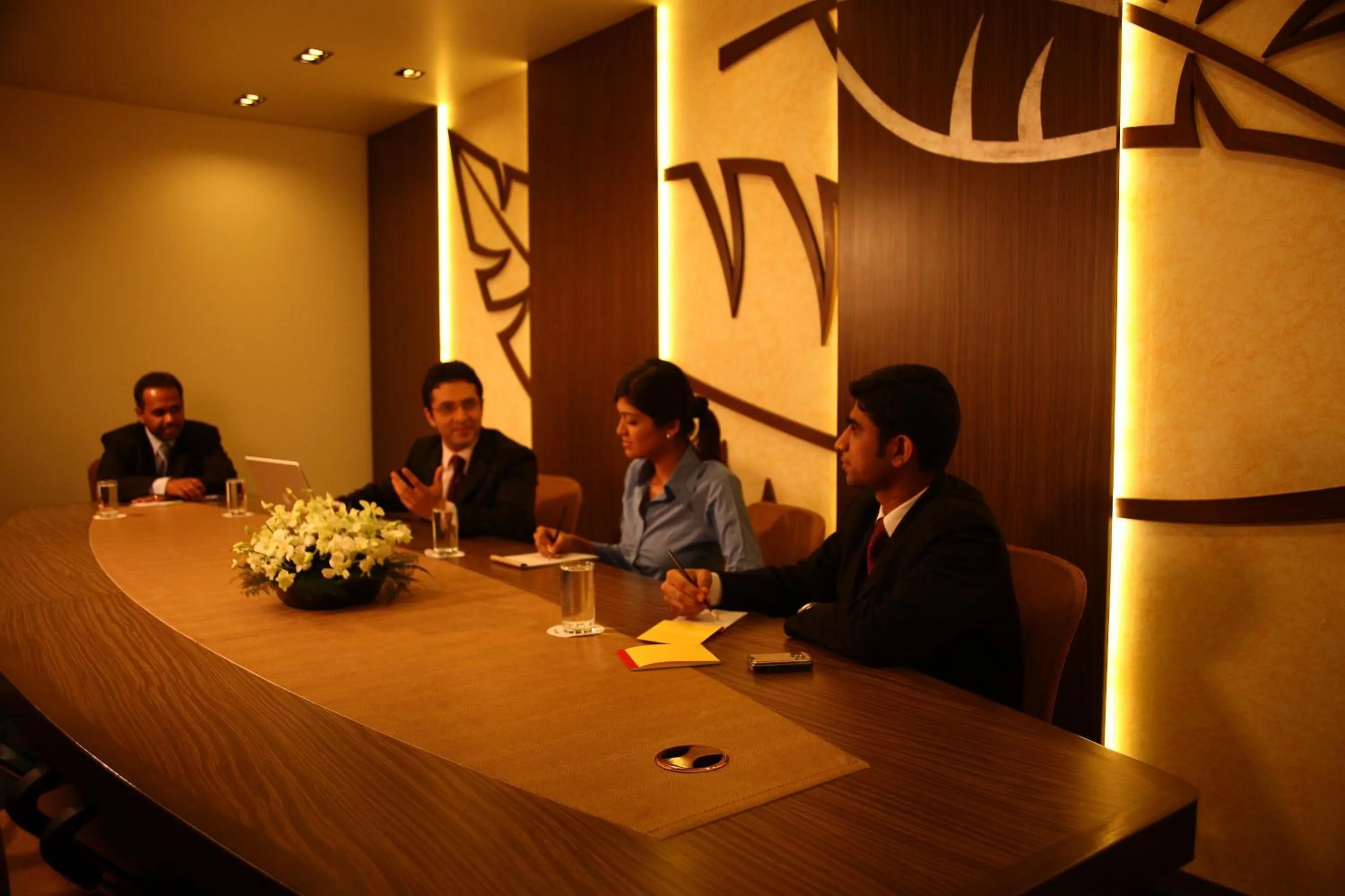 People in Sun-n-Sand Mumbai Juhu Beach