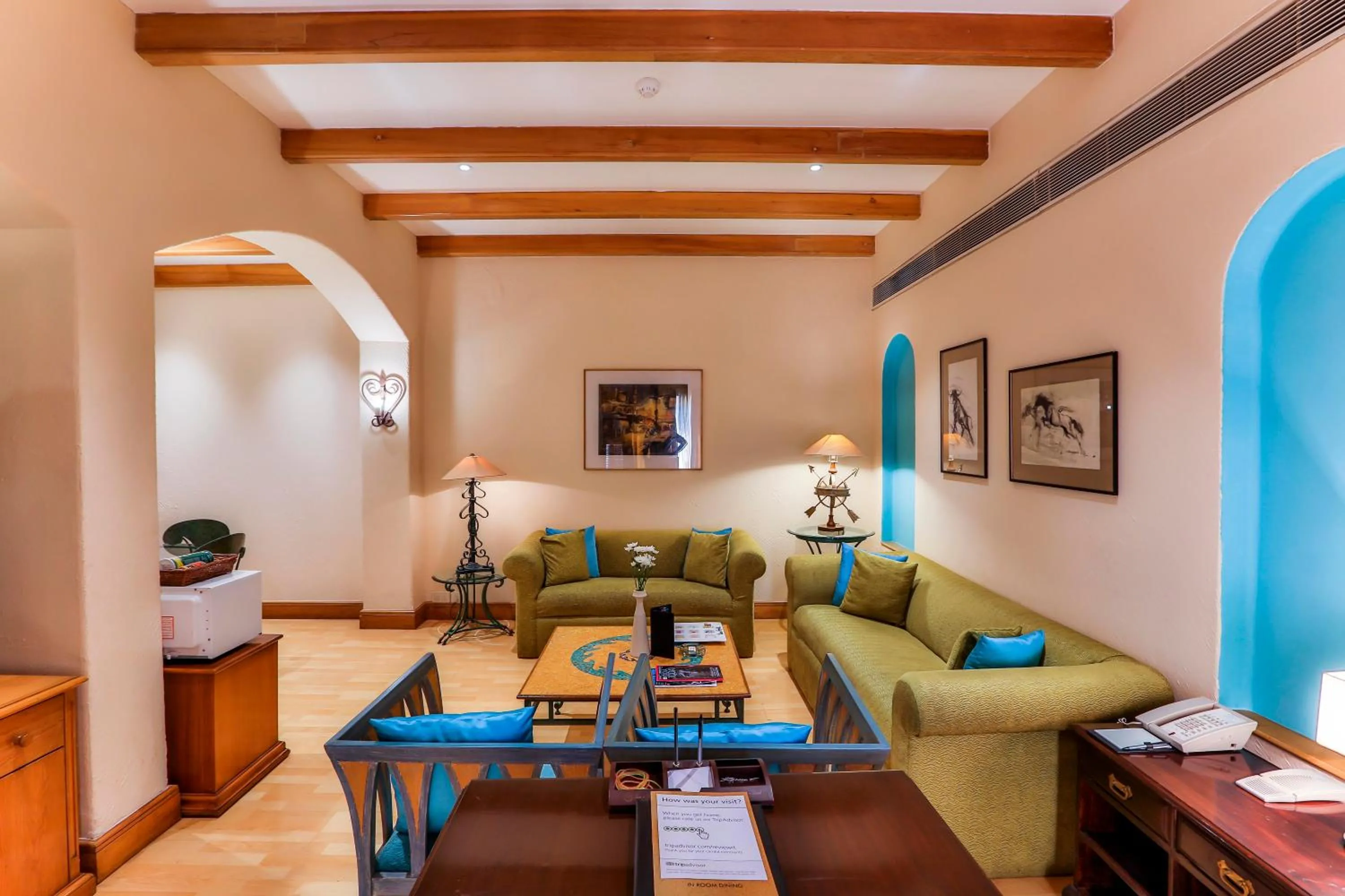 Dining area in Sun-n-Sand Mumbai Juhu Beach