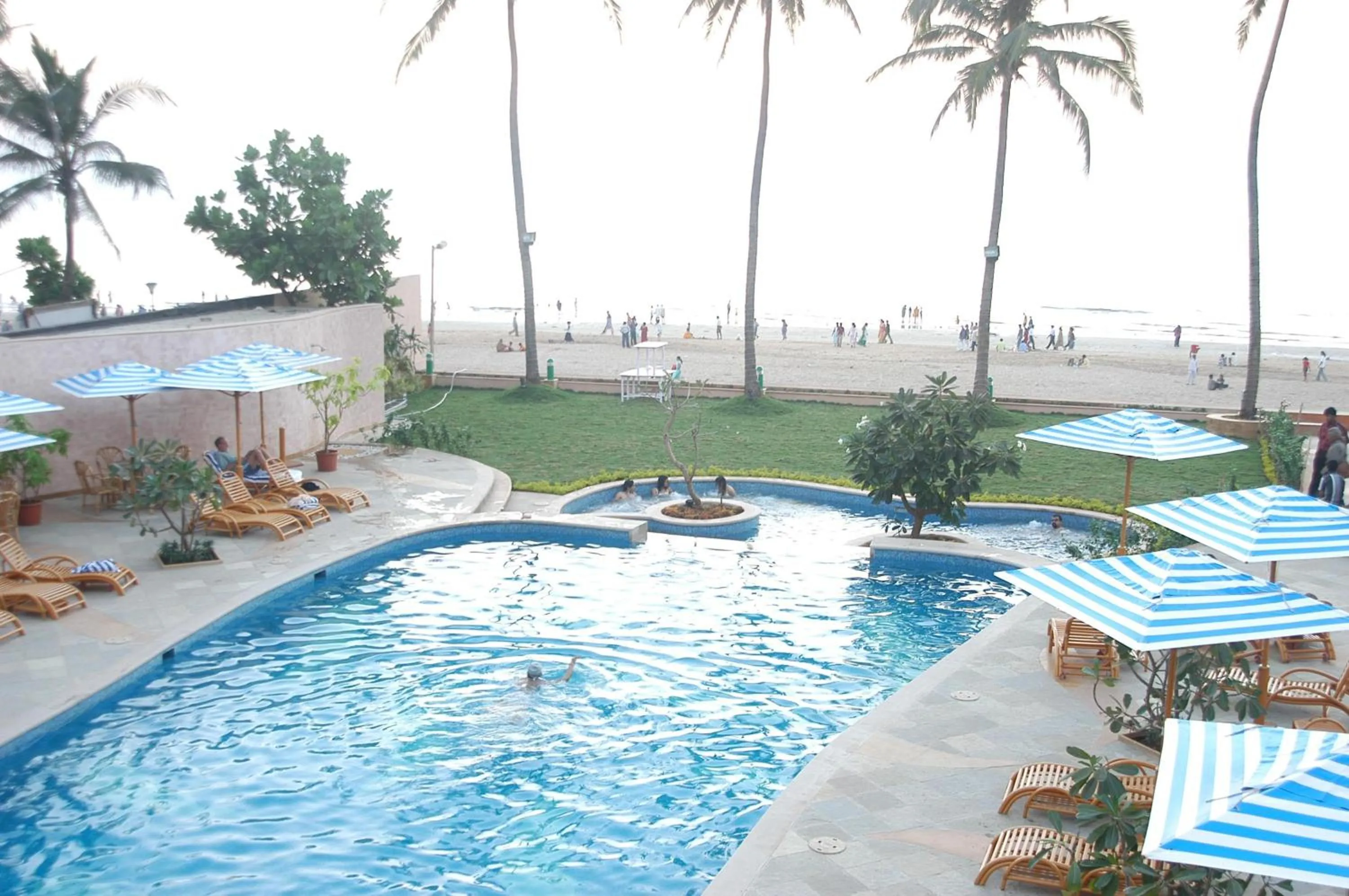Swimming pool in Sun-n-Sand Mumbai Juhu Beach