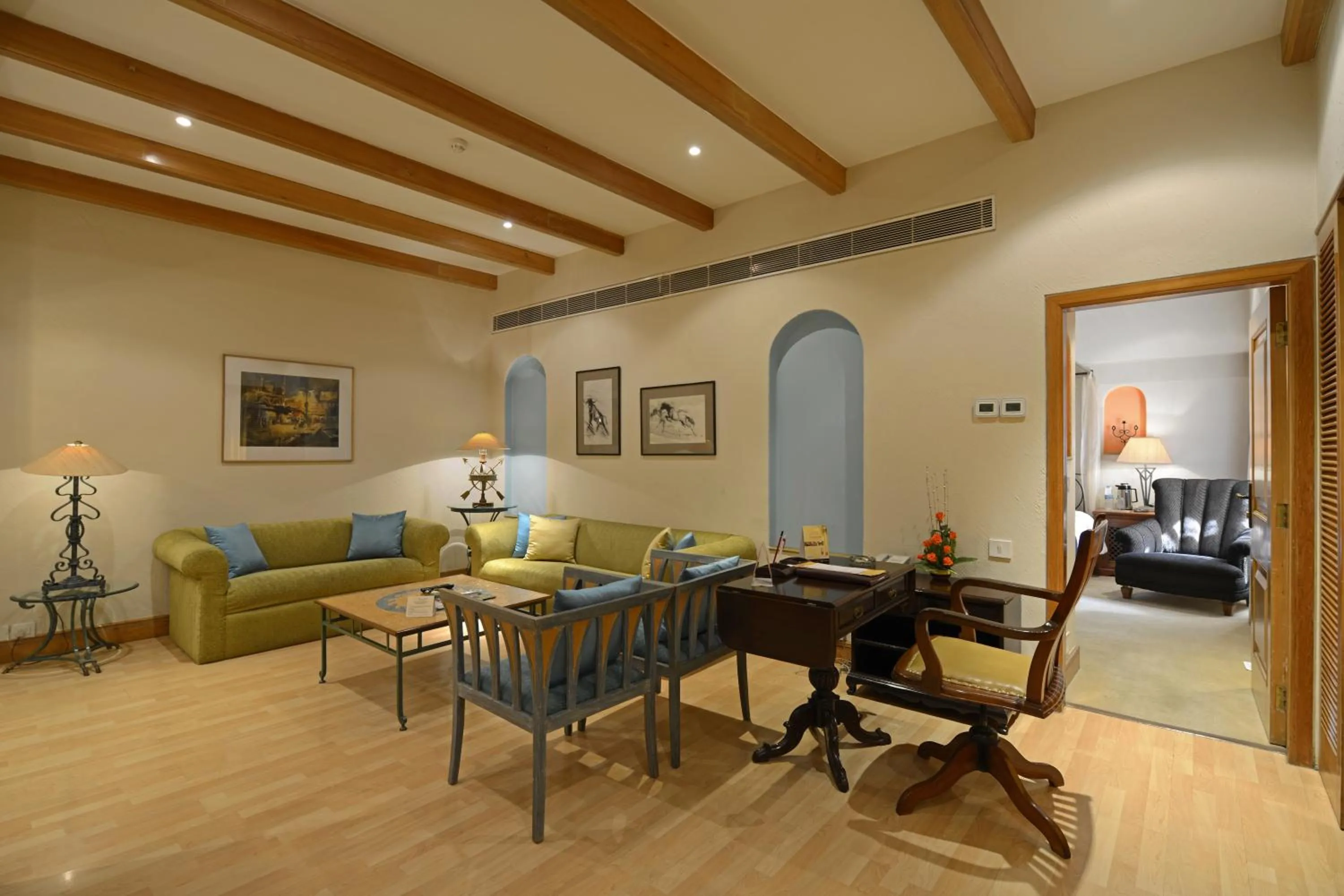 Living room in Sun-n-Sand Mumbai Juhu Beach