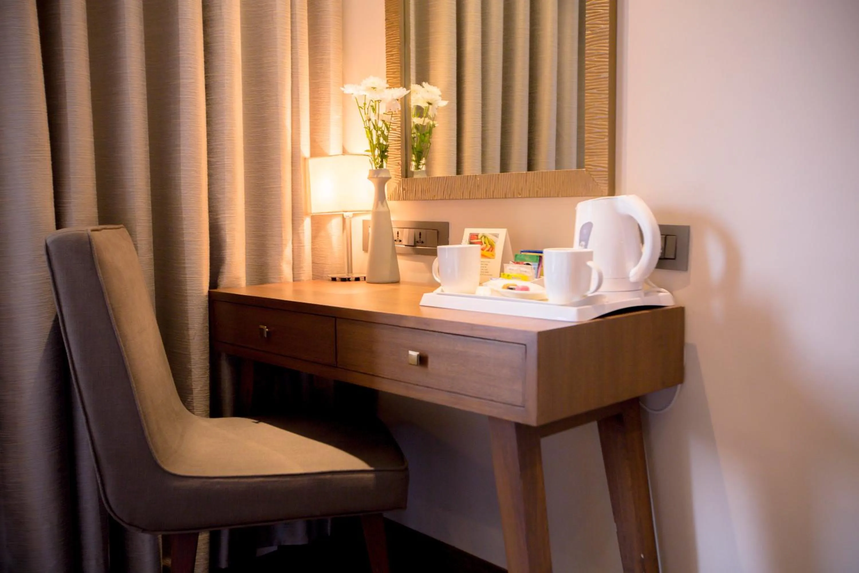 hair dresser in Sun-n-Sand Mumbai Juhu Beach