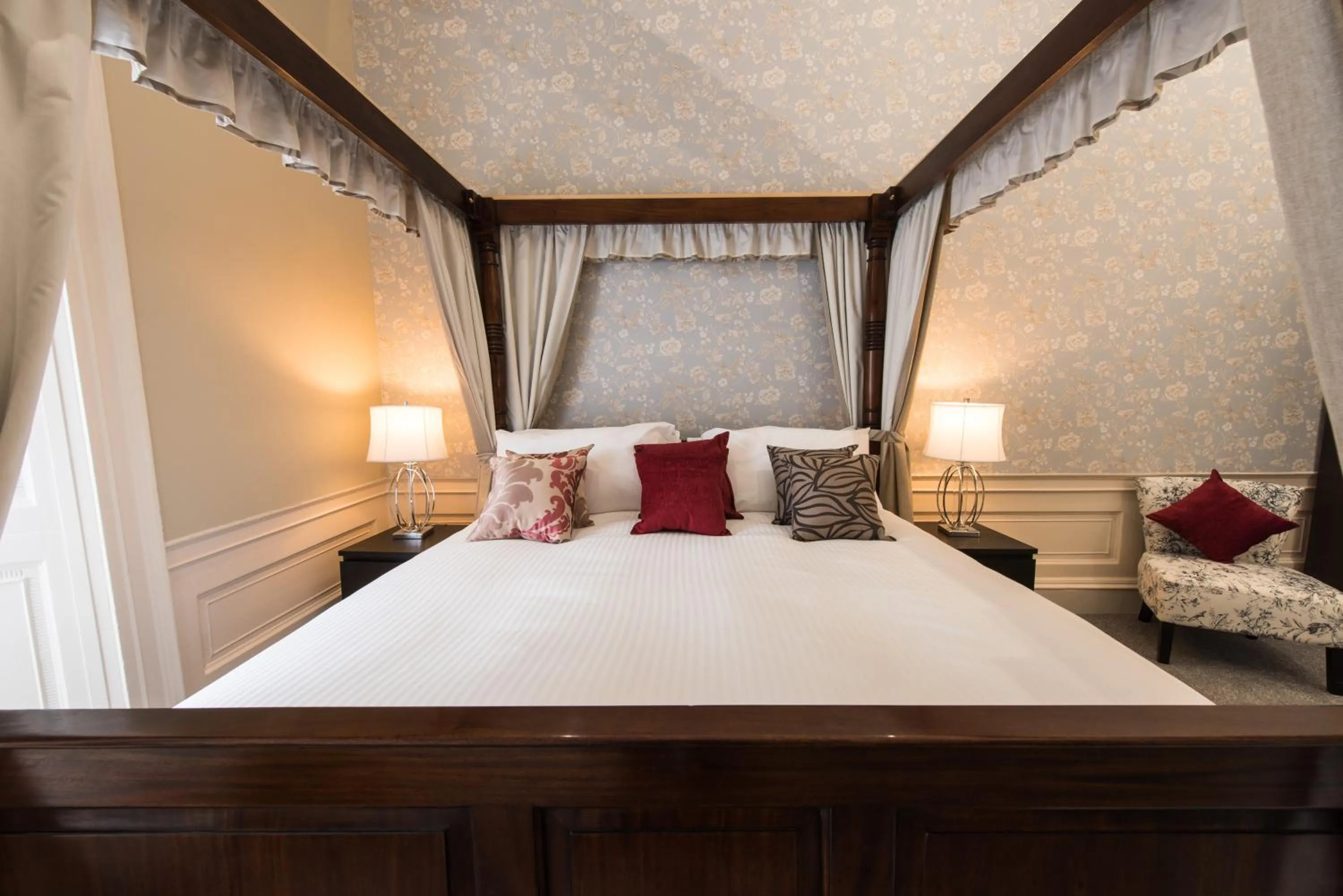 Bed in Royal Princes Suites