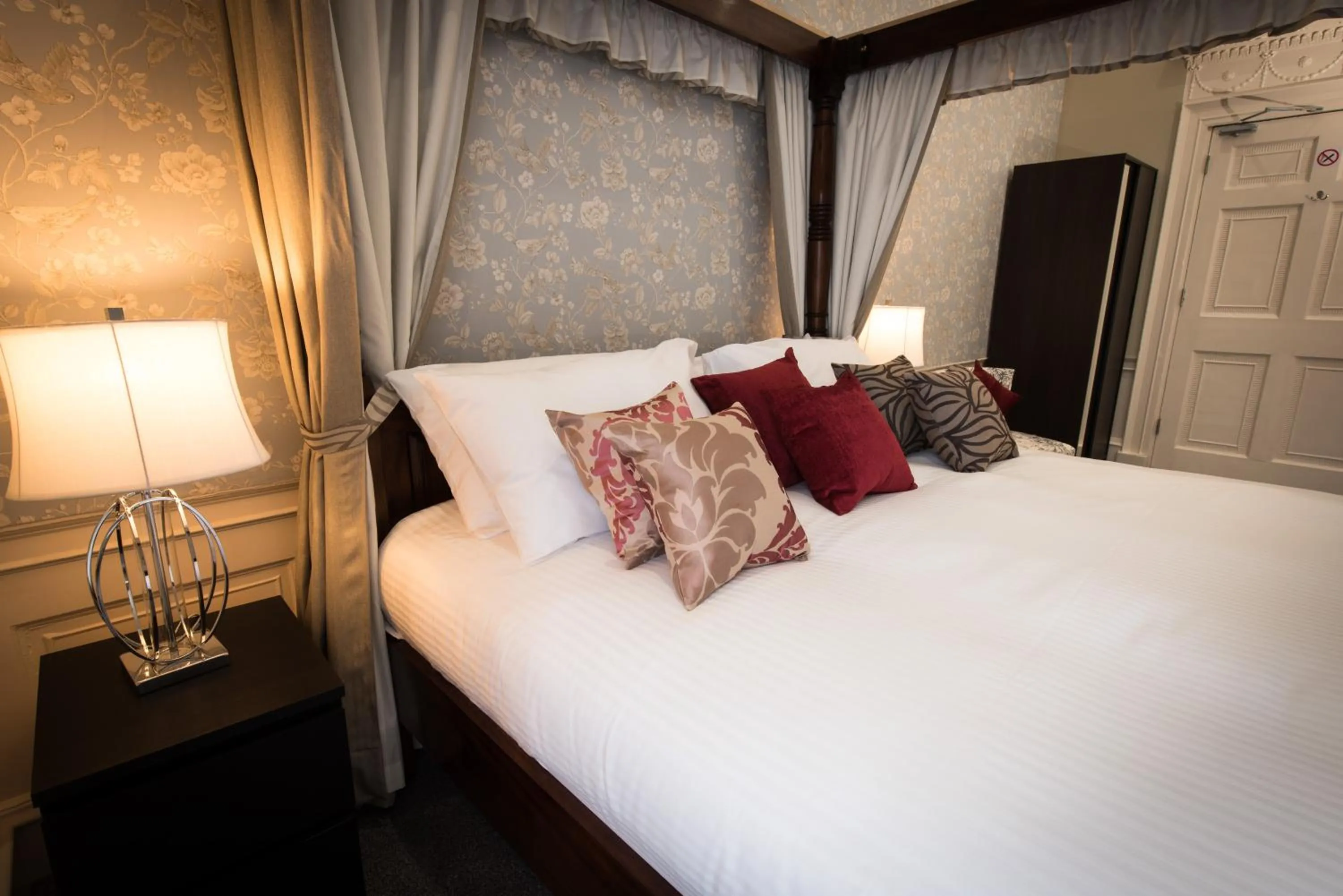 Bed in Royal Princes Suites