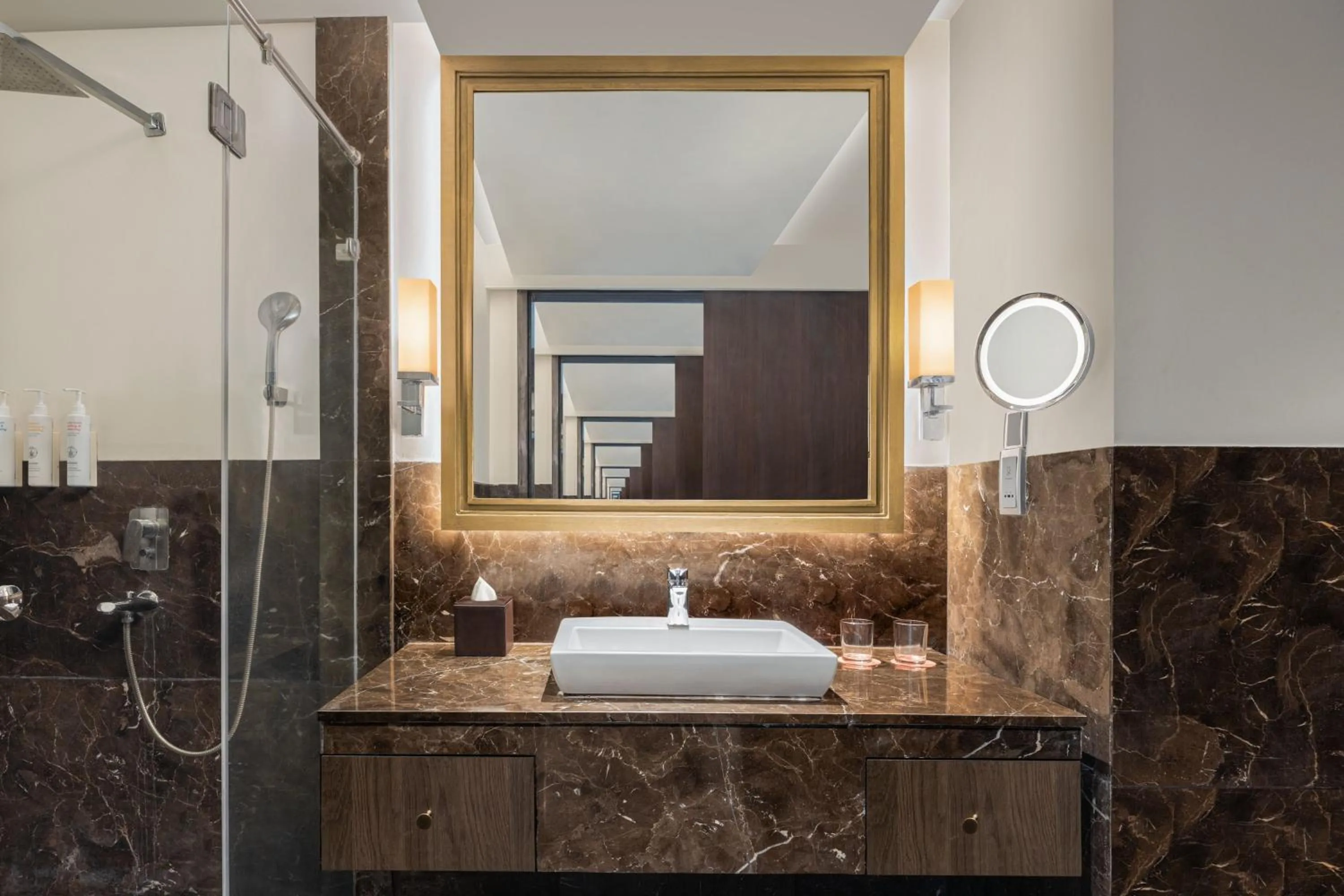 Bathroom in Le Meridien Nagpur