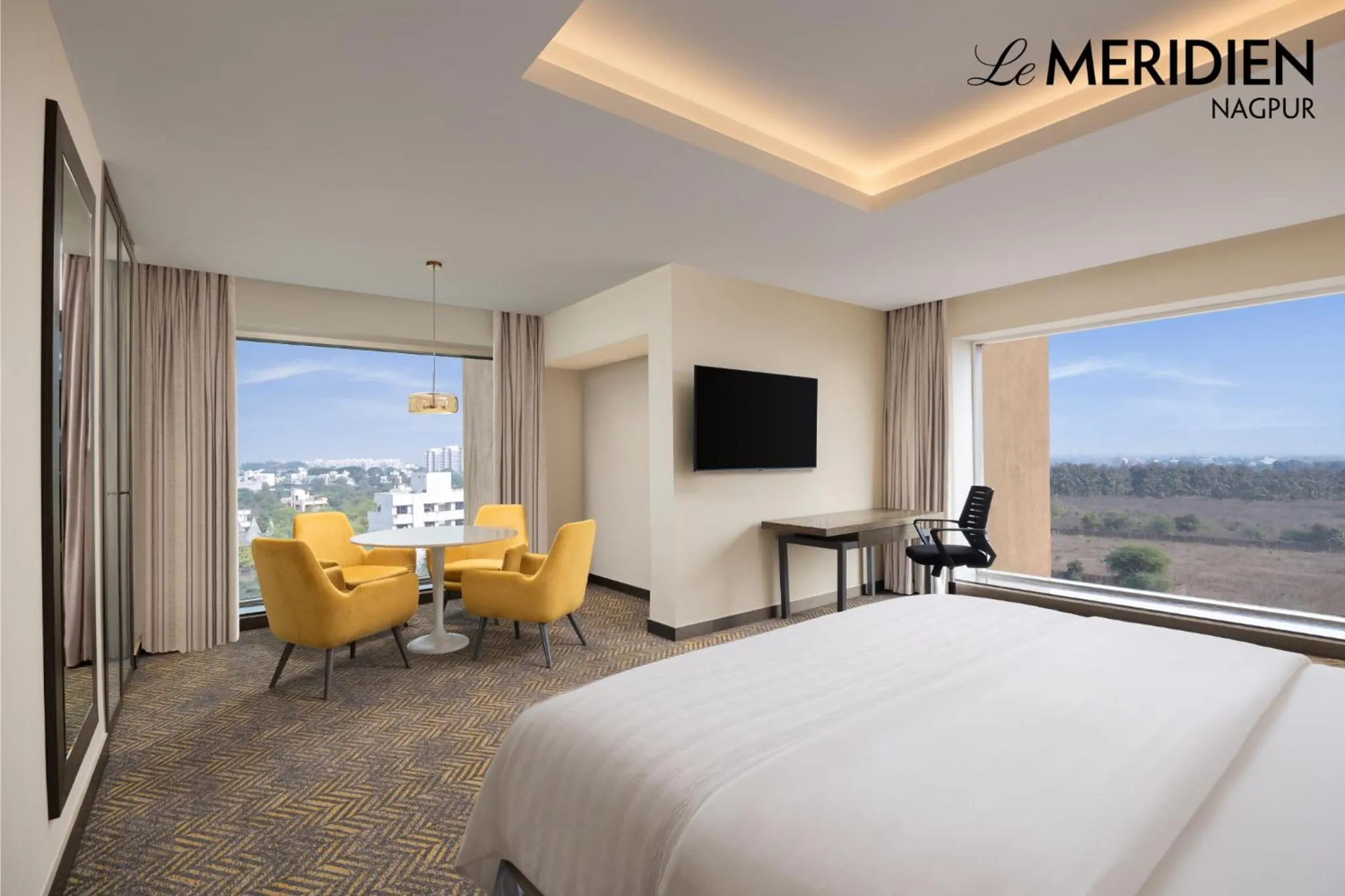 Area and facilities, Bed in Le Meridien Nagpur