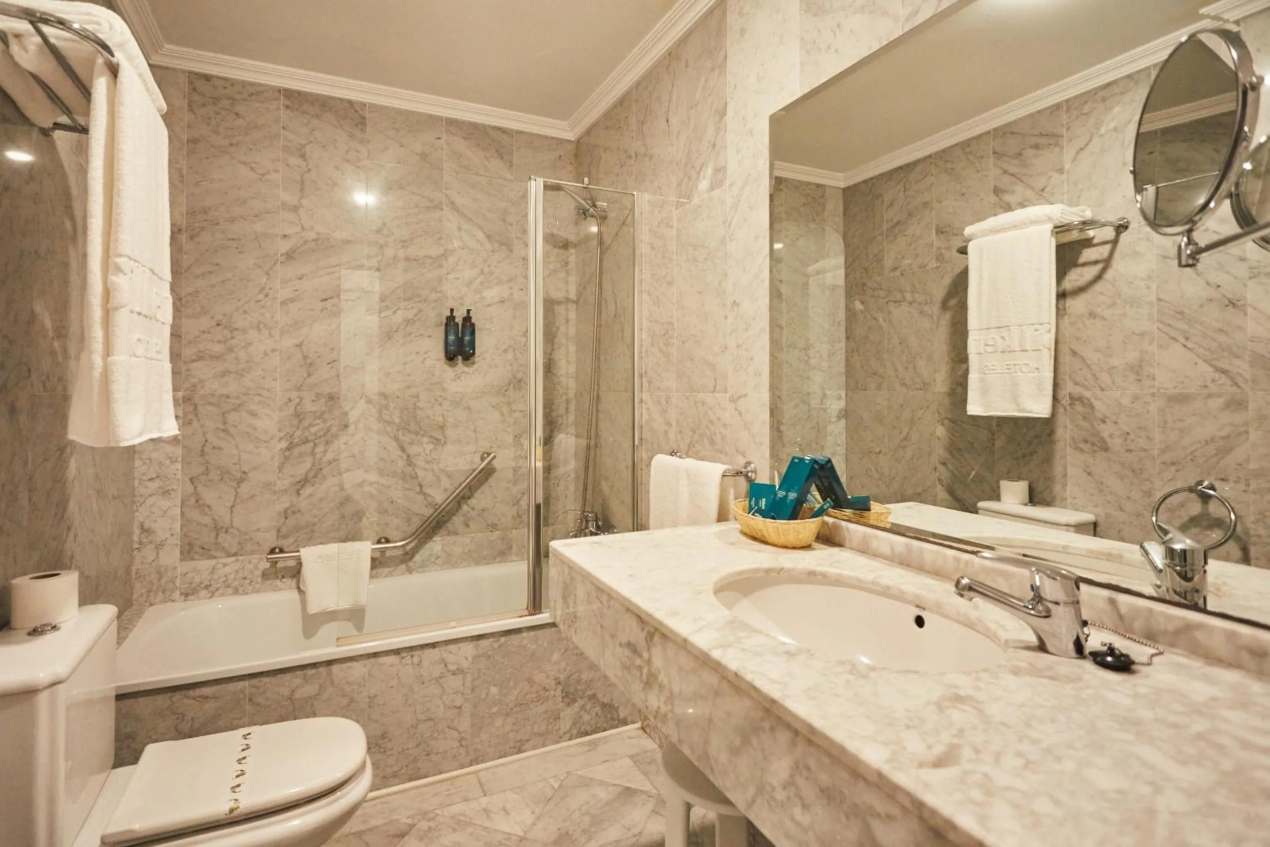 Toilet in Silken Gran Hotel del Sella