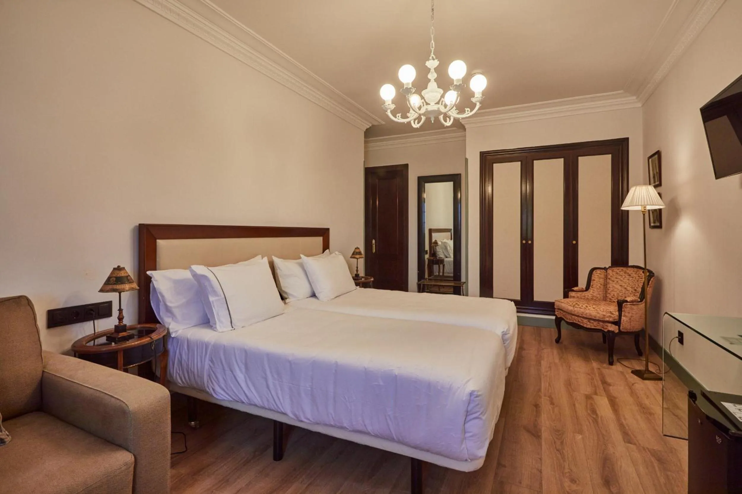 Bed in Silken Gran Hotel del Sella