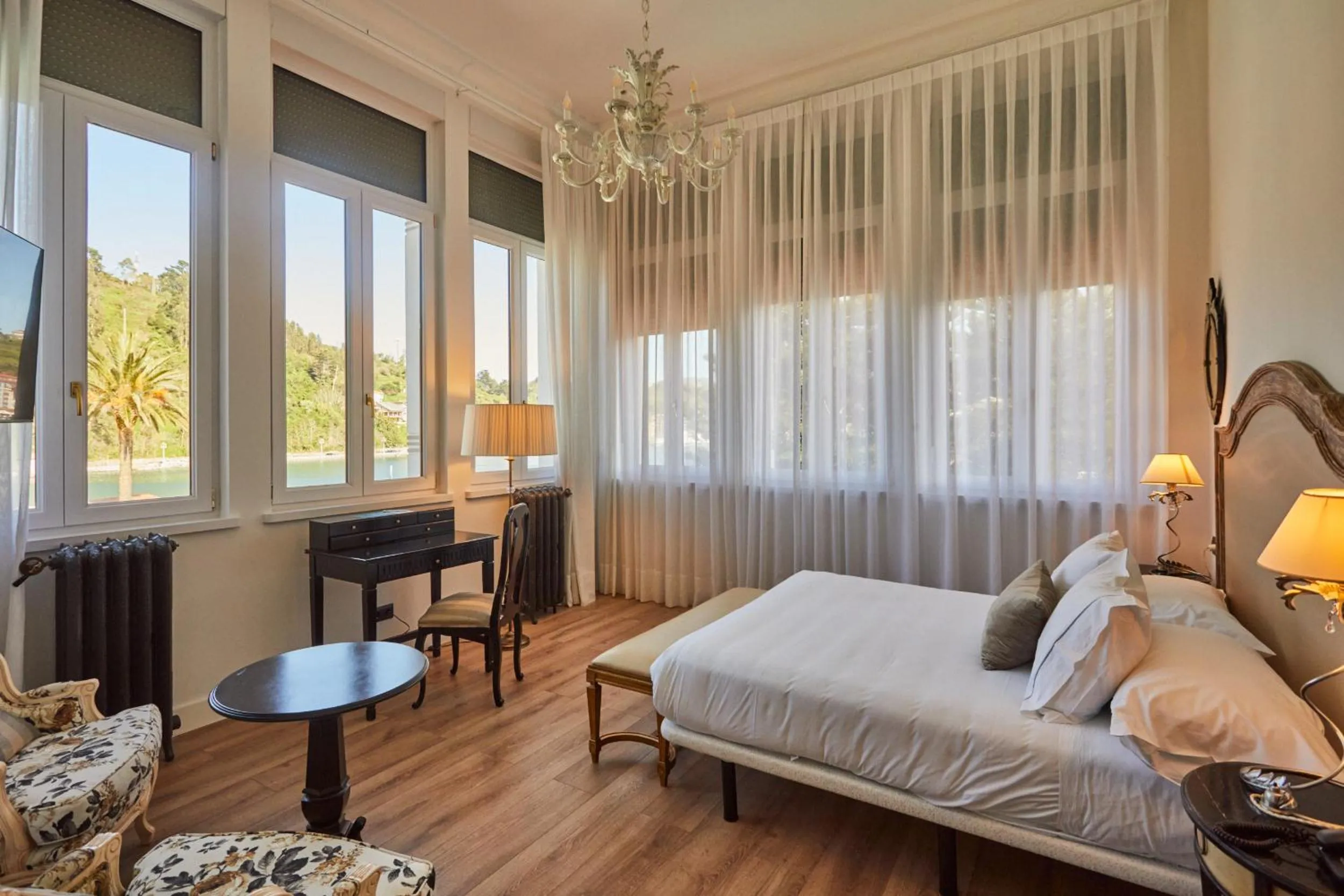 Bed in Silken Gran Hotel del Sella