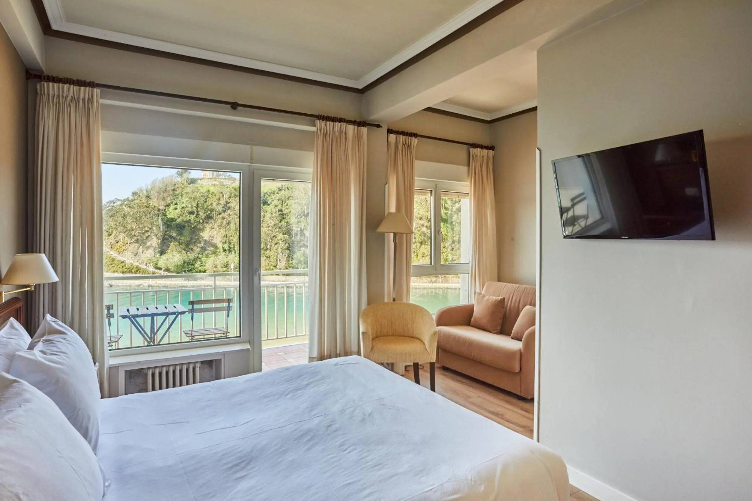 Bed in Silken Gran Hotel del Sella